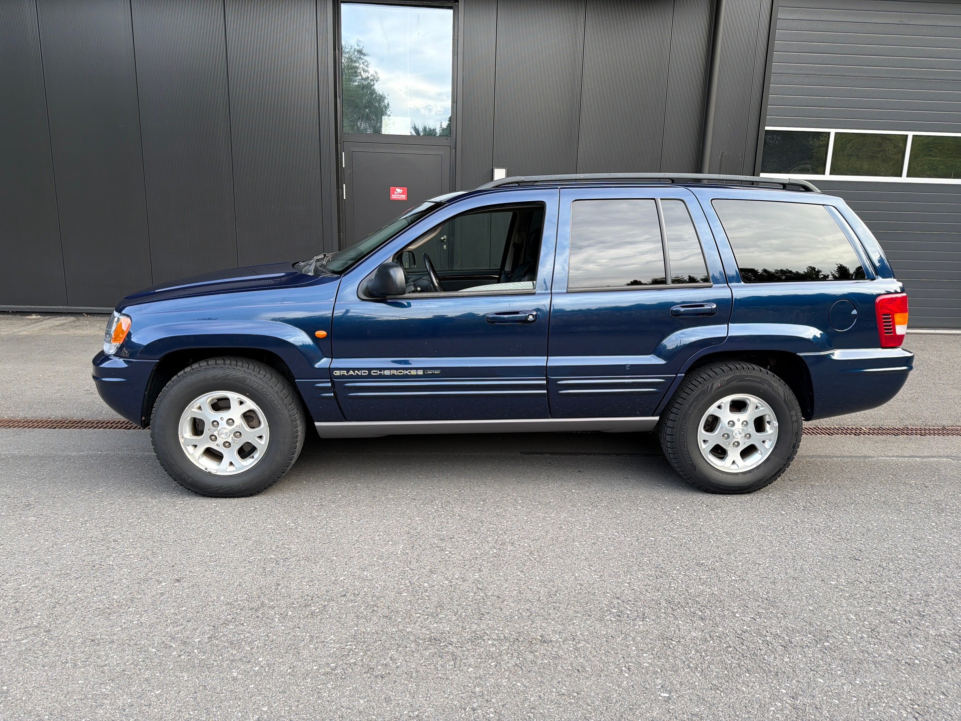 JEEP Grand Cherokee 4.7 V8 Limited Automatic 4X4-image-2