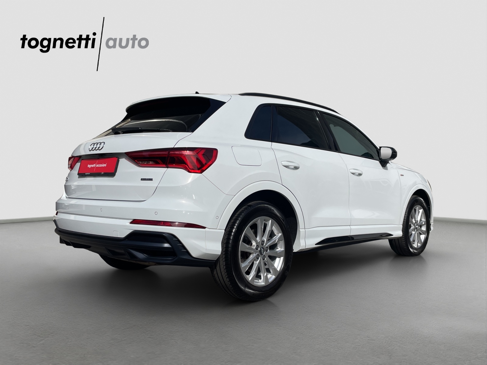AUDI Q3 45 TFSI S line quattro S-tronic-image-3