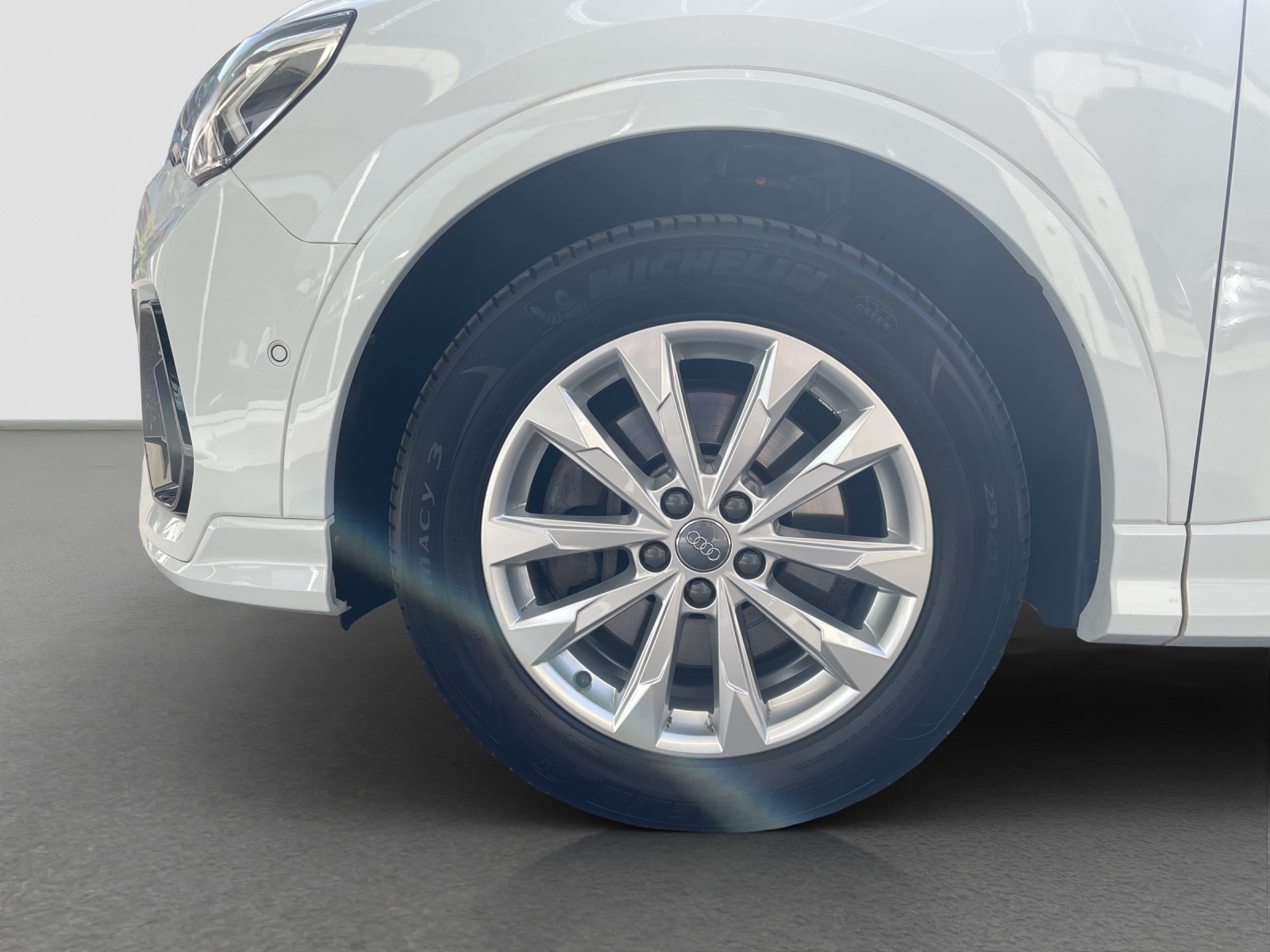 AUDI Q3 45 TFSI S line quattro S-tronic-image-4