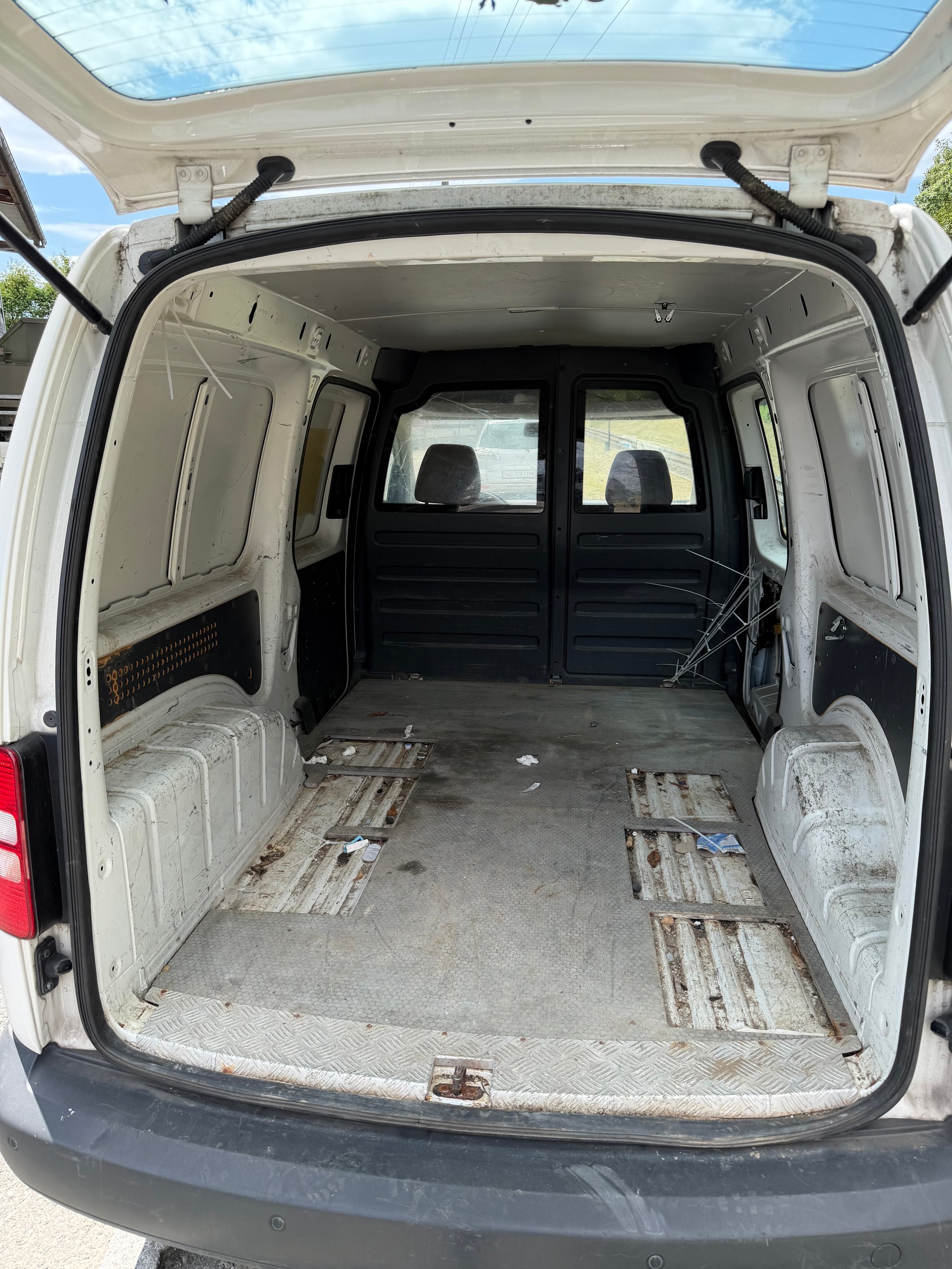 VW Caddy Maxi 1.6 TDI Blue Motion Technology-image-9