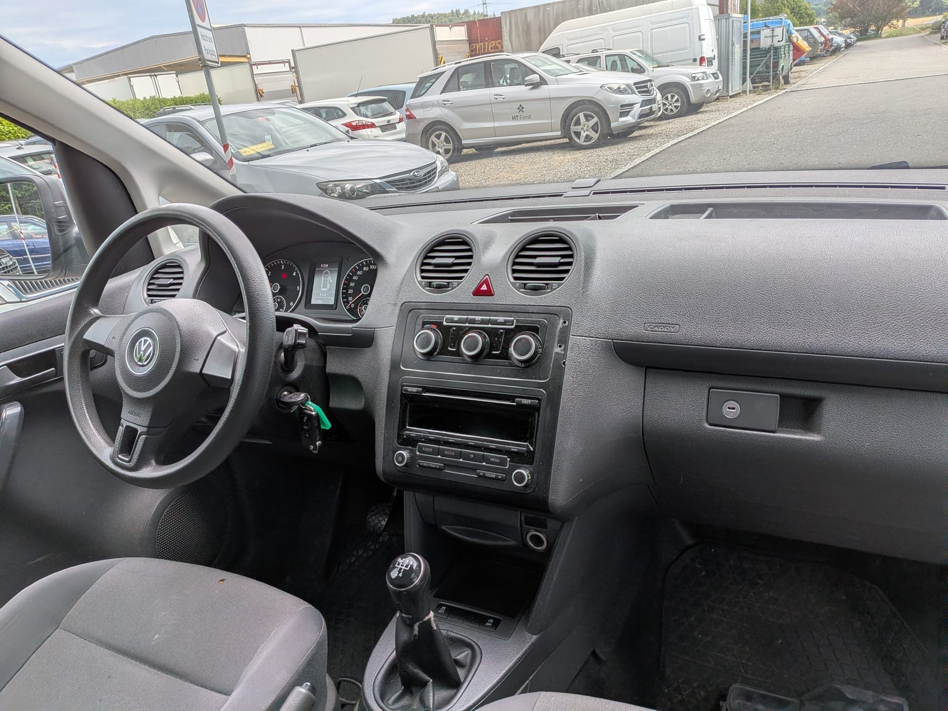 VW Caddy Maxi 1.6 TDI Blue Motion Technology-image-8