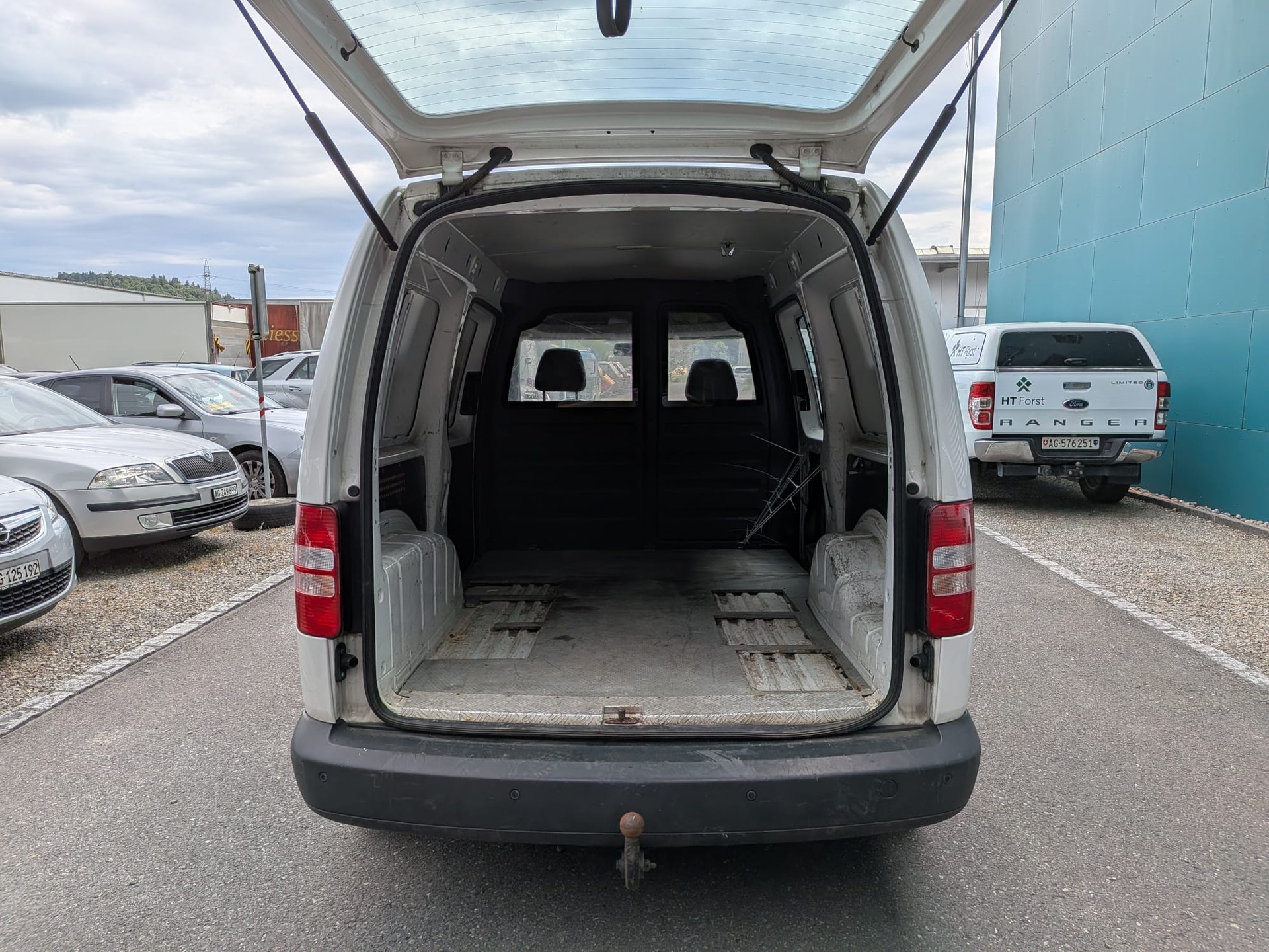 VW Caddy Maxi 1.6 TDI Blue Motion Technology-image-10