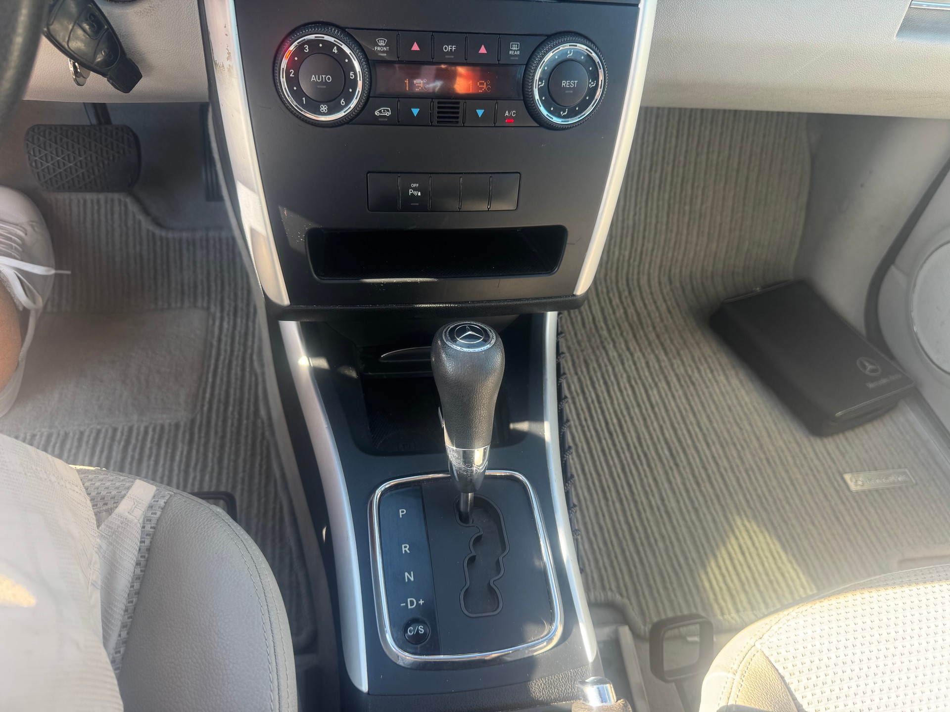 MERCEDES-BENZ B 200-image-21