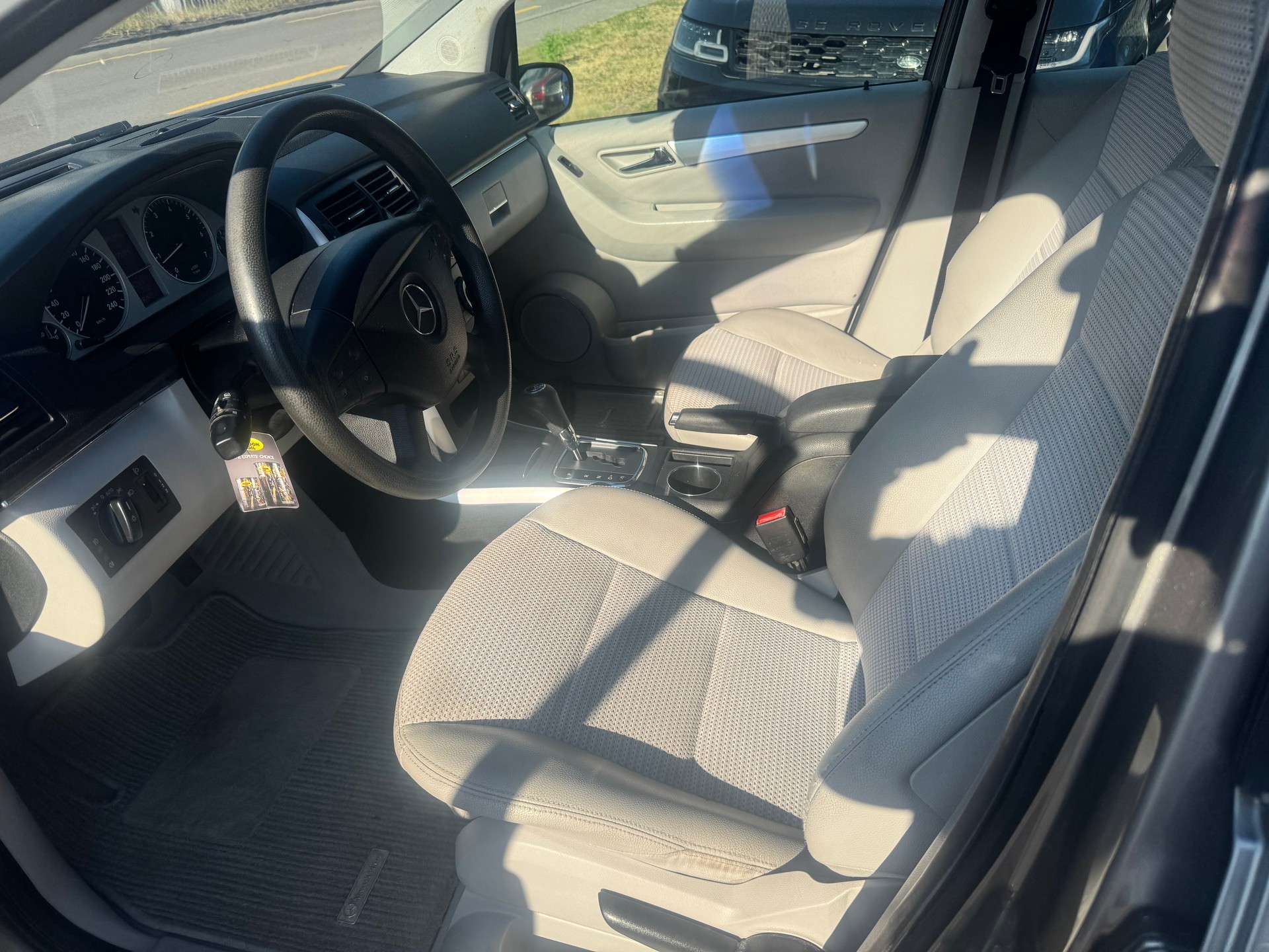 MERCEDES-BENZ B 200-image-13