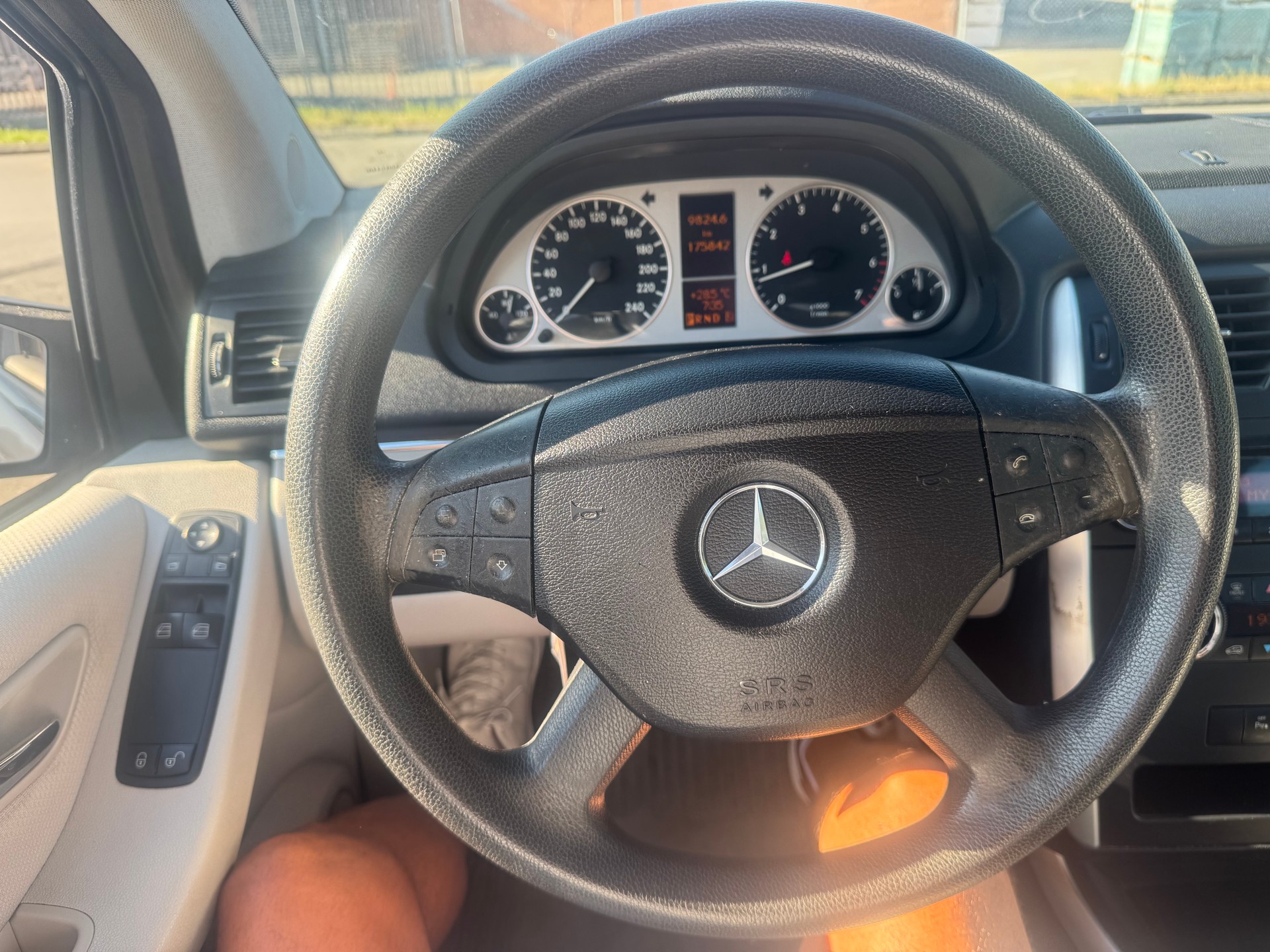 MERCEDES-BENZ B 200-image-16