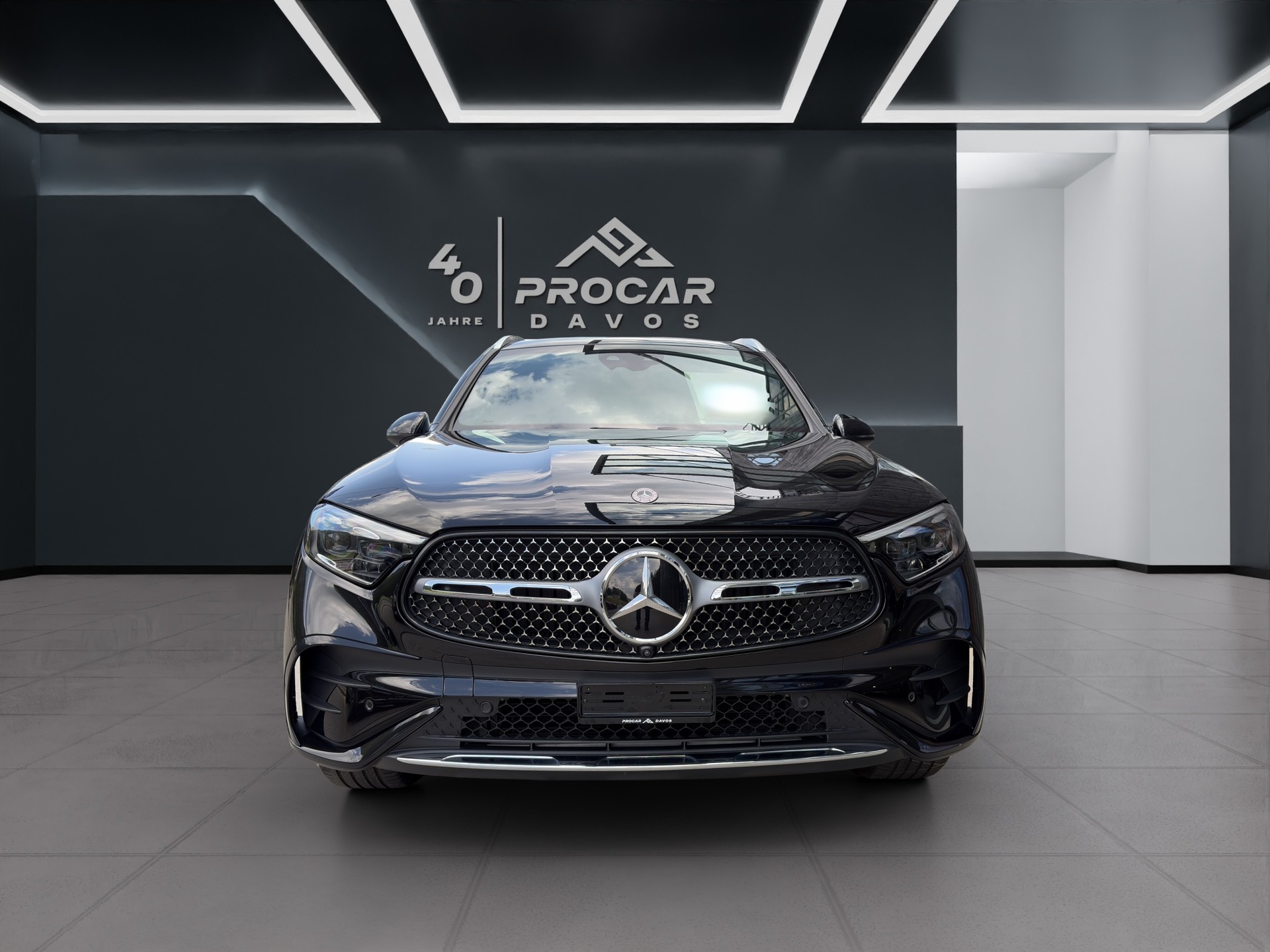 MERCEDES-BENZ GLC 300 AMG Line 4matic-image-2
