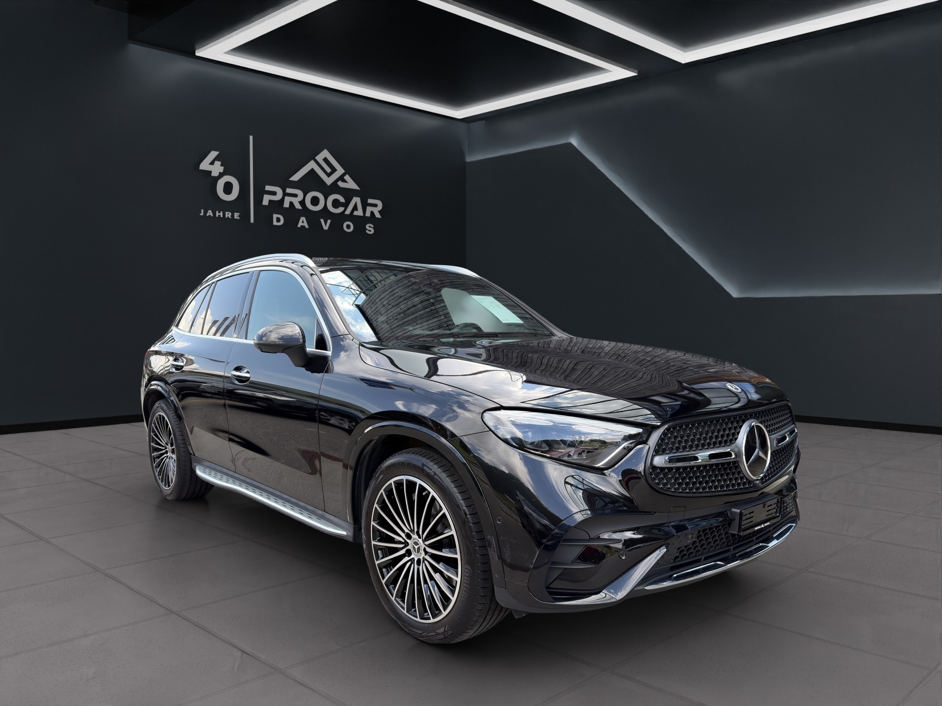 MERCEDES-BENZ GLC 300 AMG Line 4matic-image-0