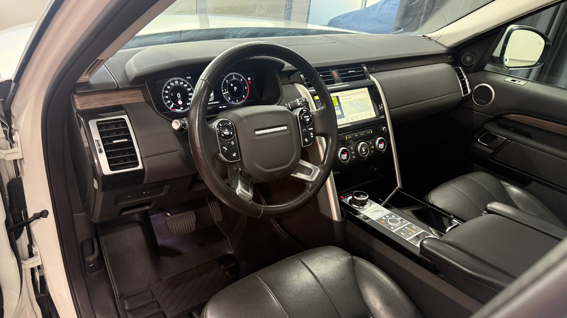 LAND ROVER Discovery 2.0 SD4 HSE Luxury Automatic, frisch ab MFK, Servicegepflegt, 7 Plätze, Leder, Panorama, Garantie...-image-9