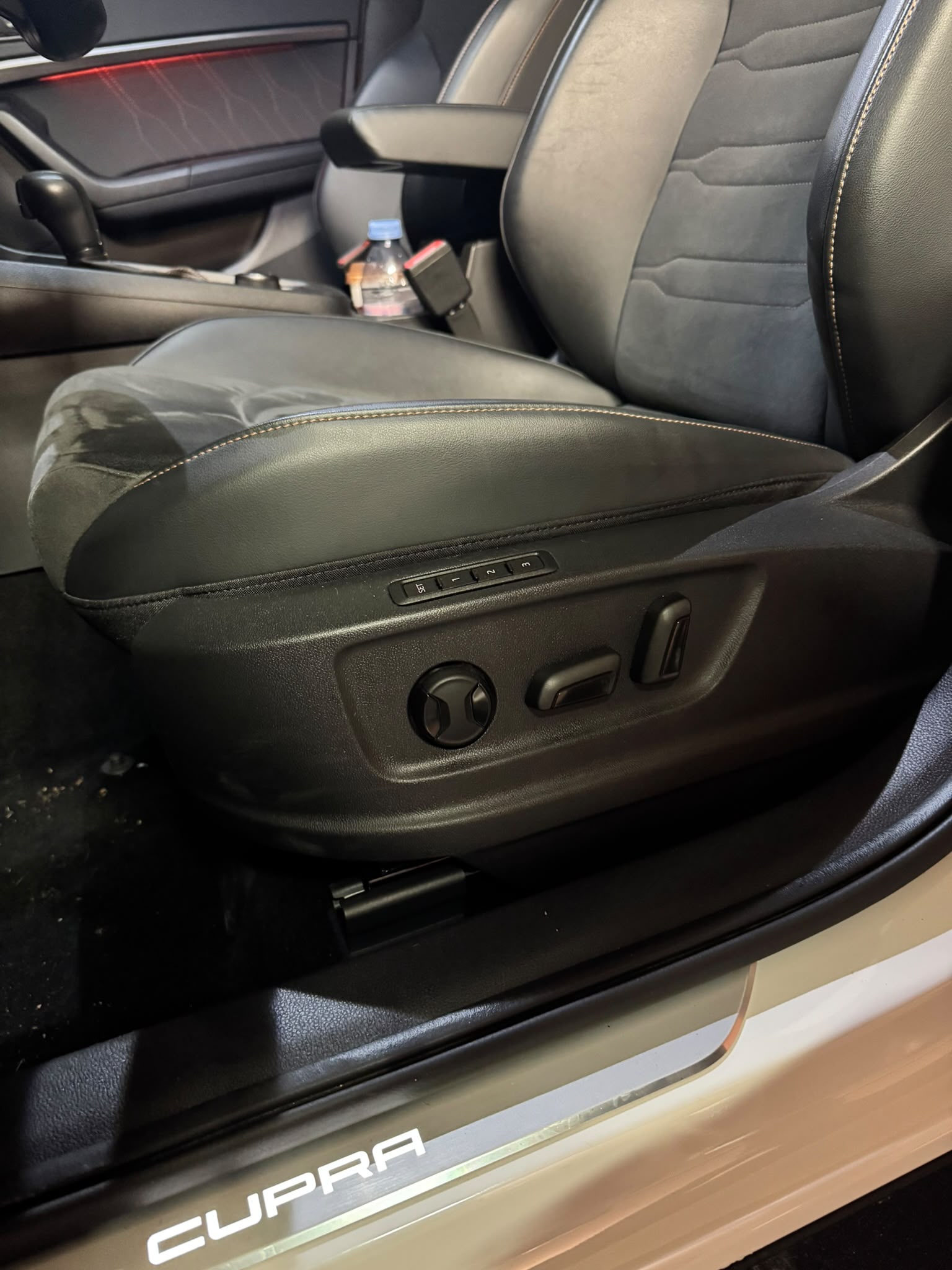 CUPRA Ateca 2.0TSI 4Drive DSG ** Frisch ab MFK und Service **-image-5