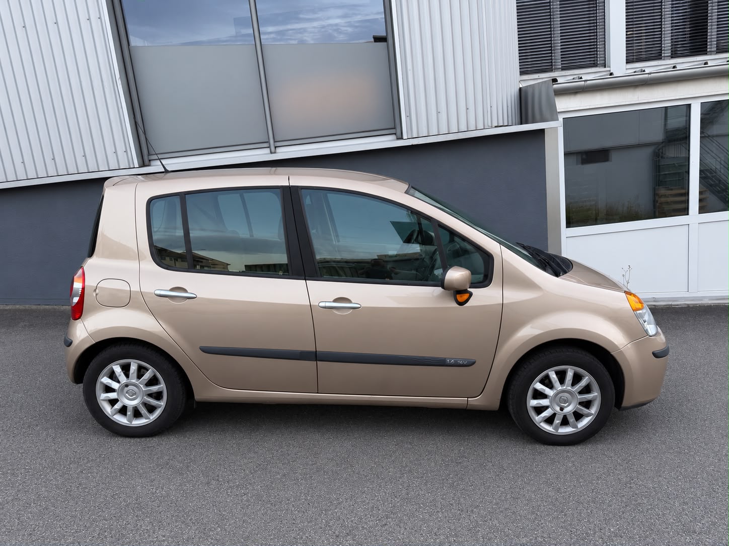 RENAULT Modus 1.4 16V Dynamique Luxe-showroom-element-2