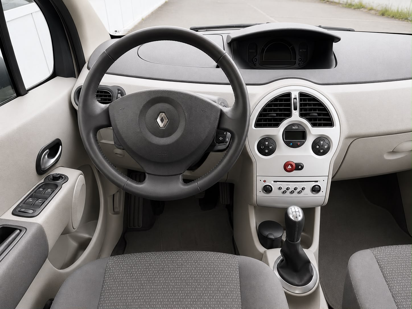 RENAULT Modus 1.4 16V Dynamique Luxe-image-6