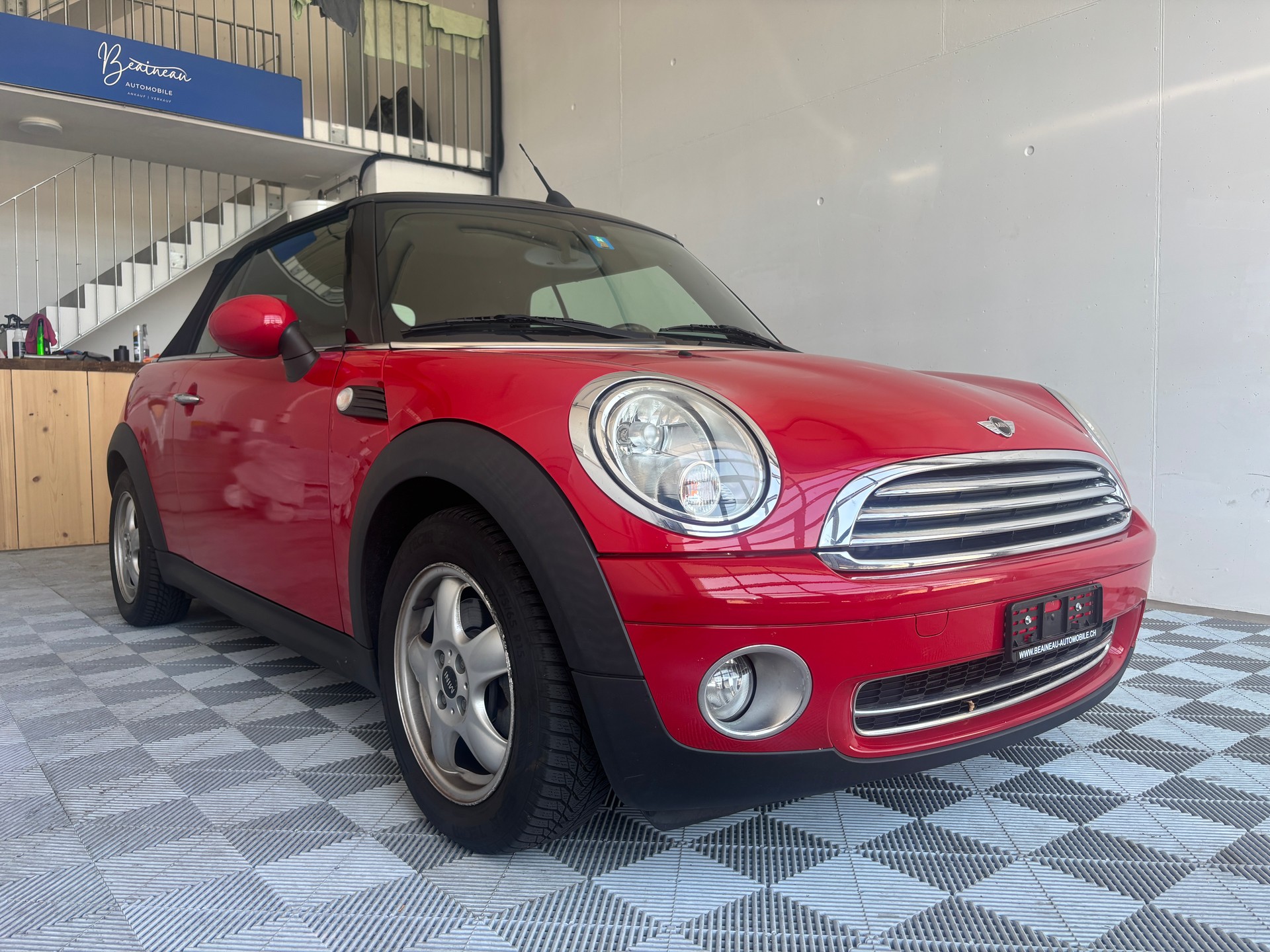 MINI Cooper Cabriolet Steptronic-image-2