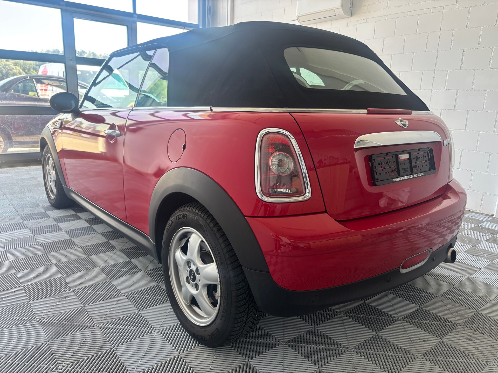 MINI Cooper Cabriolet Steptronic-image-5
