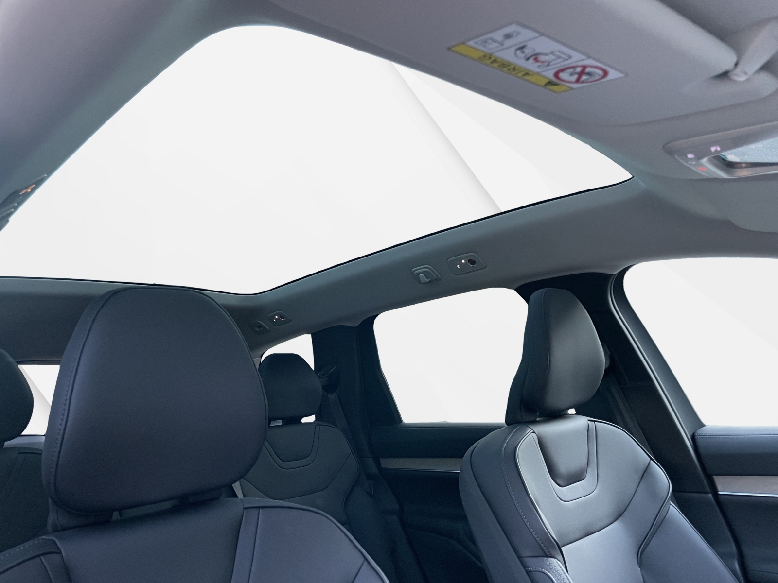 VOLVO EX90 Twin Plus AWD-image-17