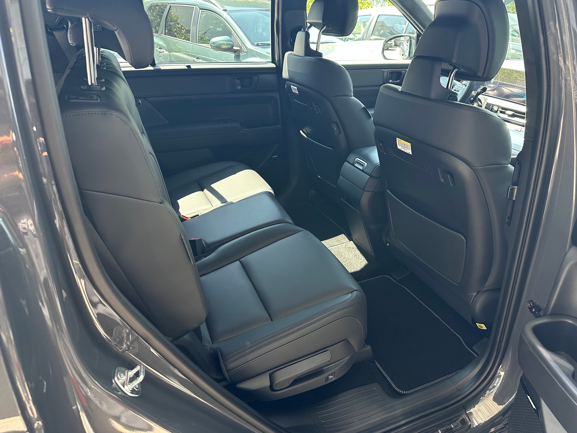 HYUNDAI Santa Fe 1.6 T-GDi HEV Calligraphy Swiss Ed. 4WD Automatic-image-7