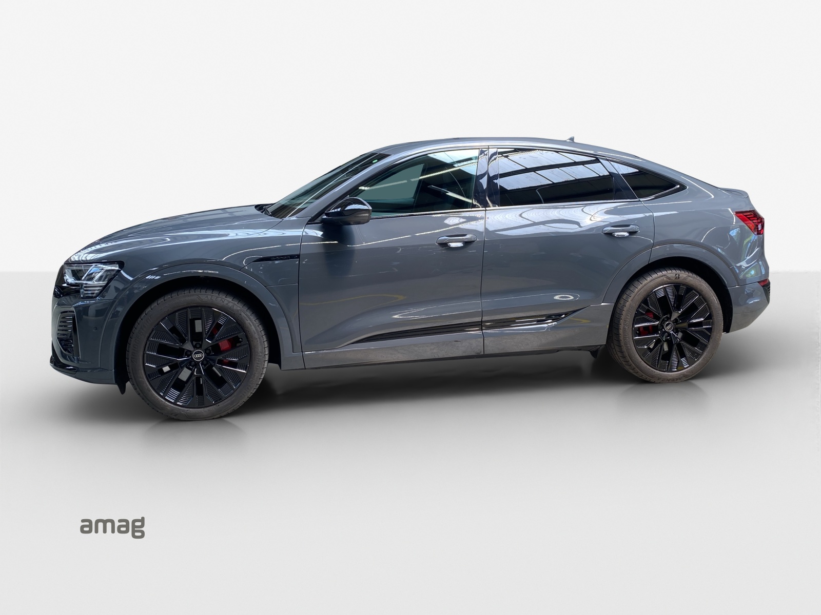 AUDI Q8 Sportback 50 e-tron Black Edition quattro-image-2