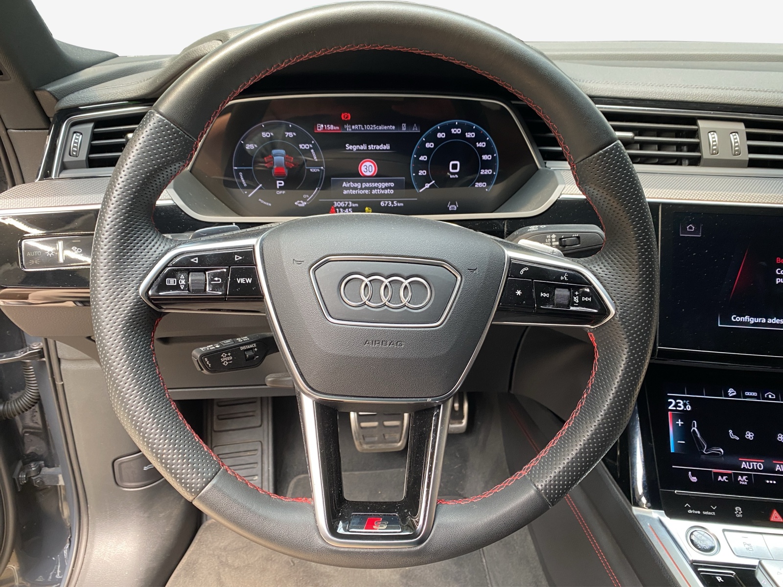 AUDI Q8 Sportback 50 e-tron Black Edition quattro-image-9