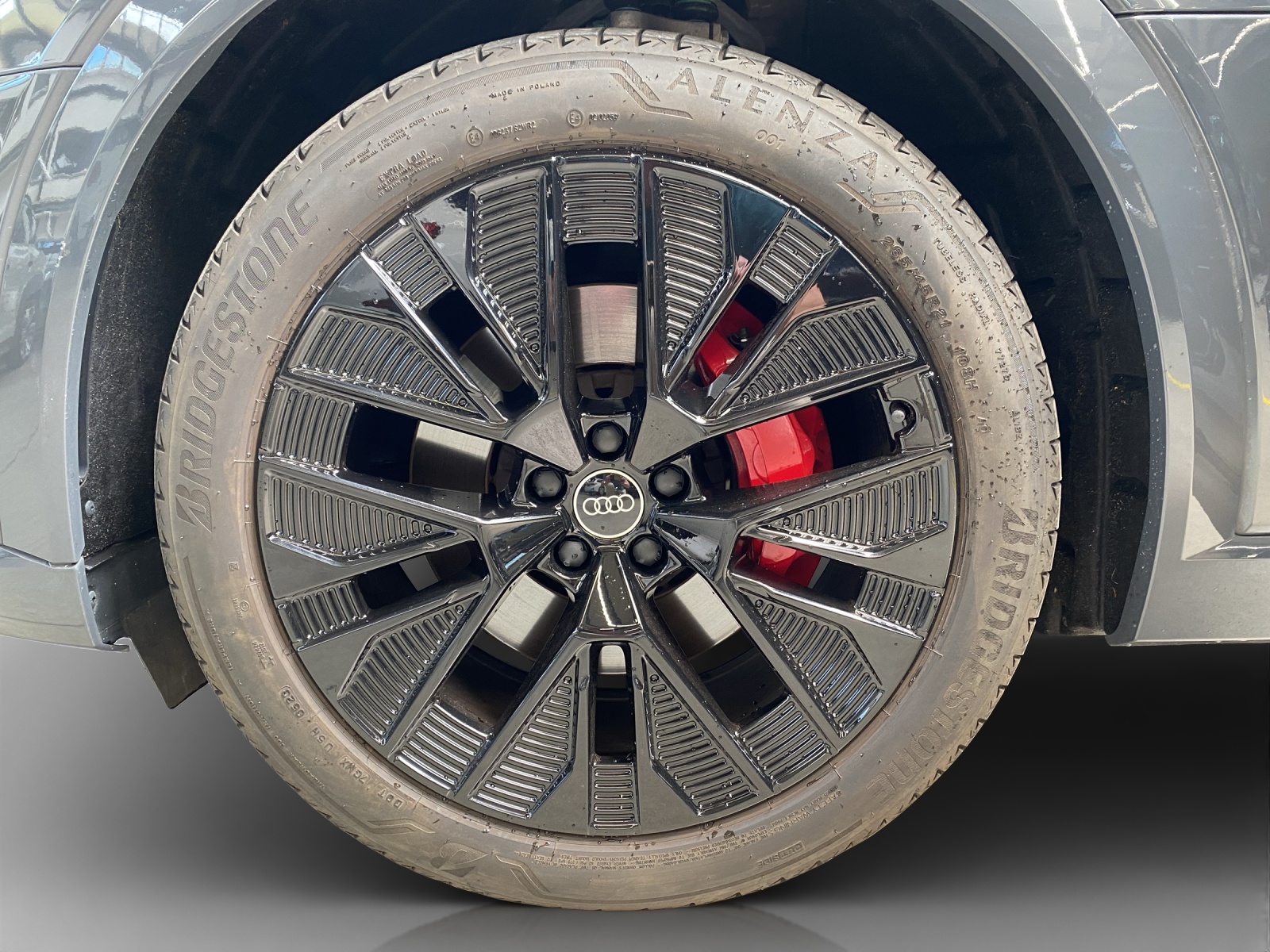 AUDI Q8 Sportback 50 e-tron Black Edition quattro-image-15