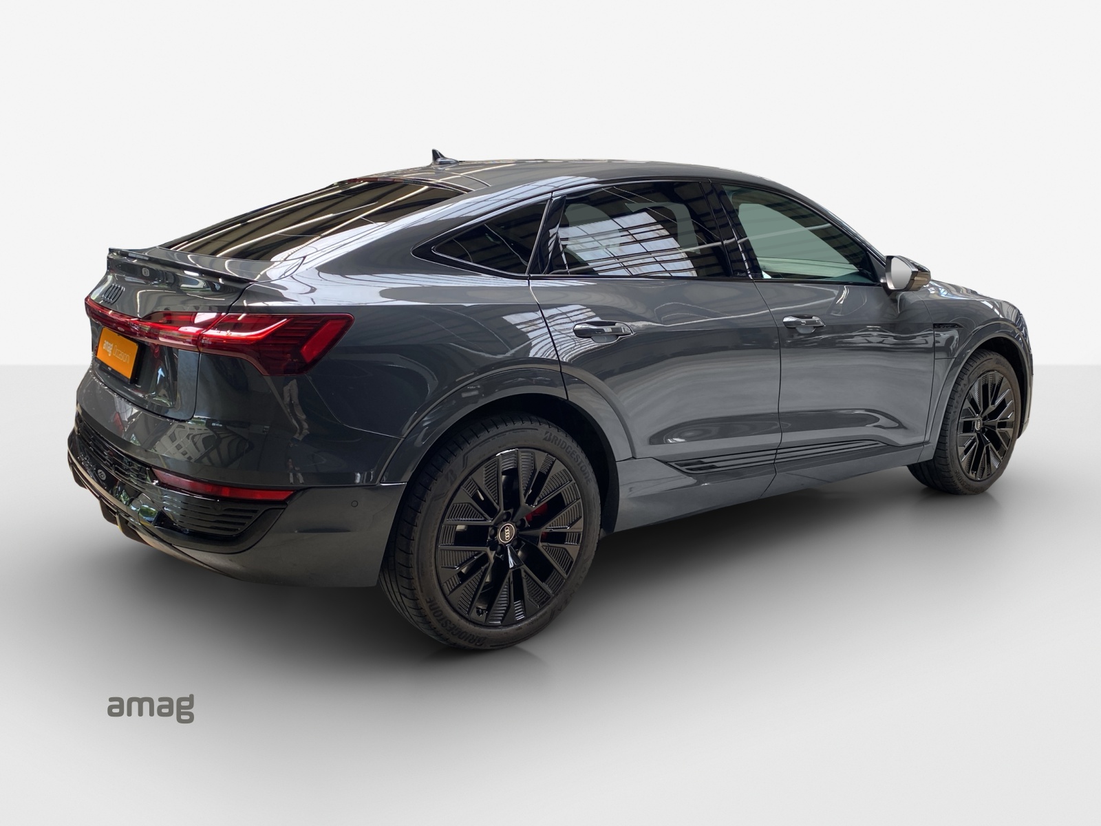 AUDI Q8 Sportback 50 e-tron Black Edition quattro-image-4