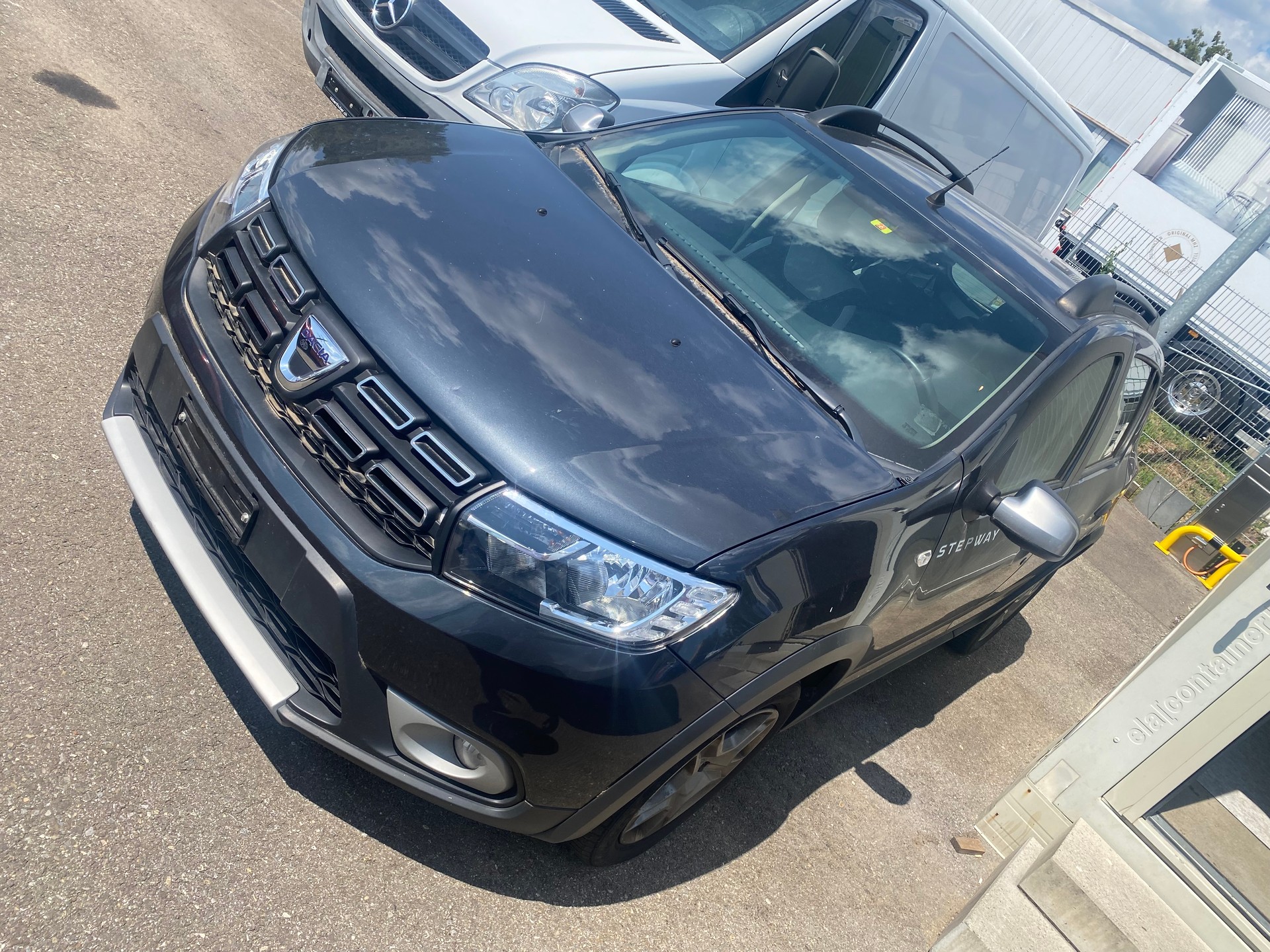 DACIA Sandero TCe 90 Lauréate Automatic-image-2