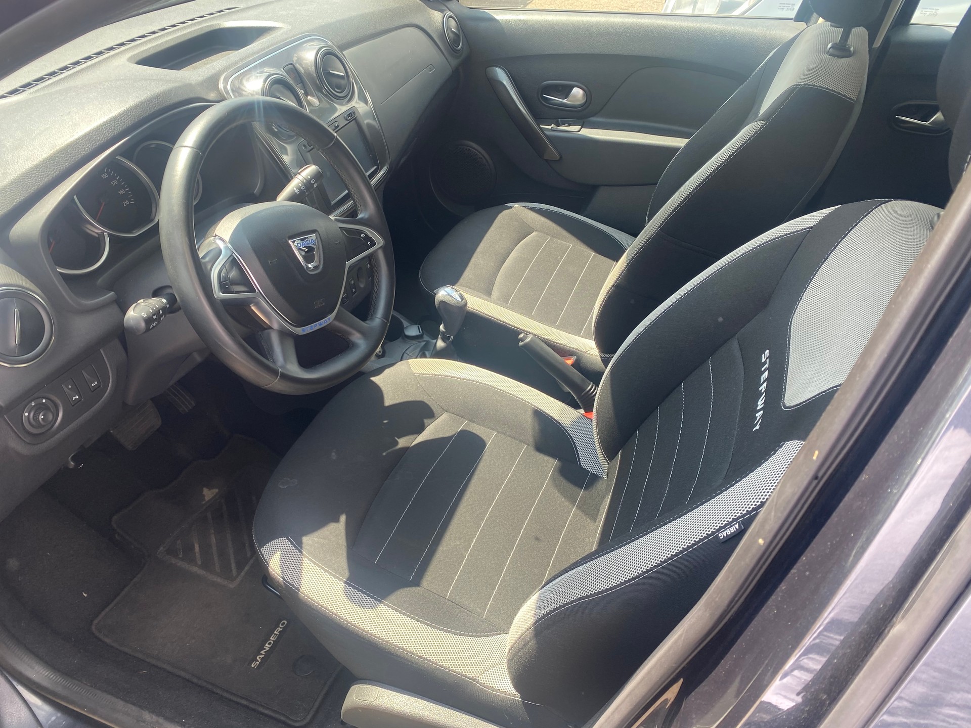 DACIA Sandero TCe 90 Lauréate Automatic-image-7