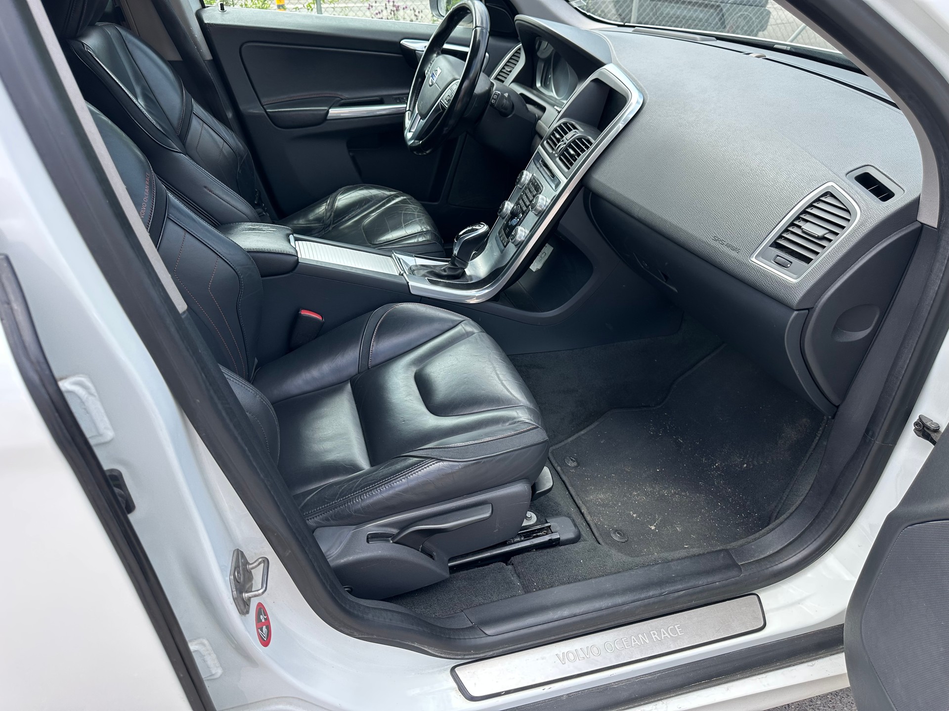 VOLVO XC60 D4 AWD OceanRace Geartronic-image-10