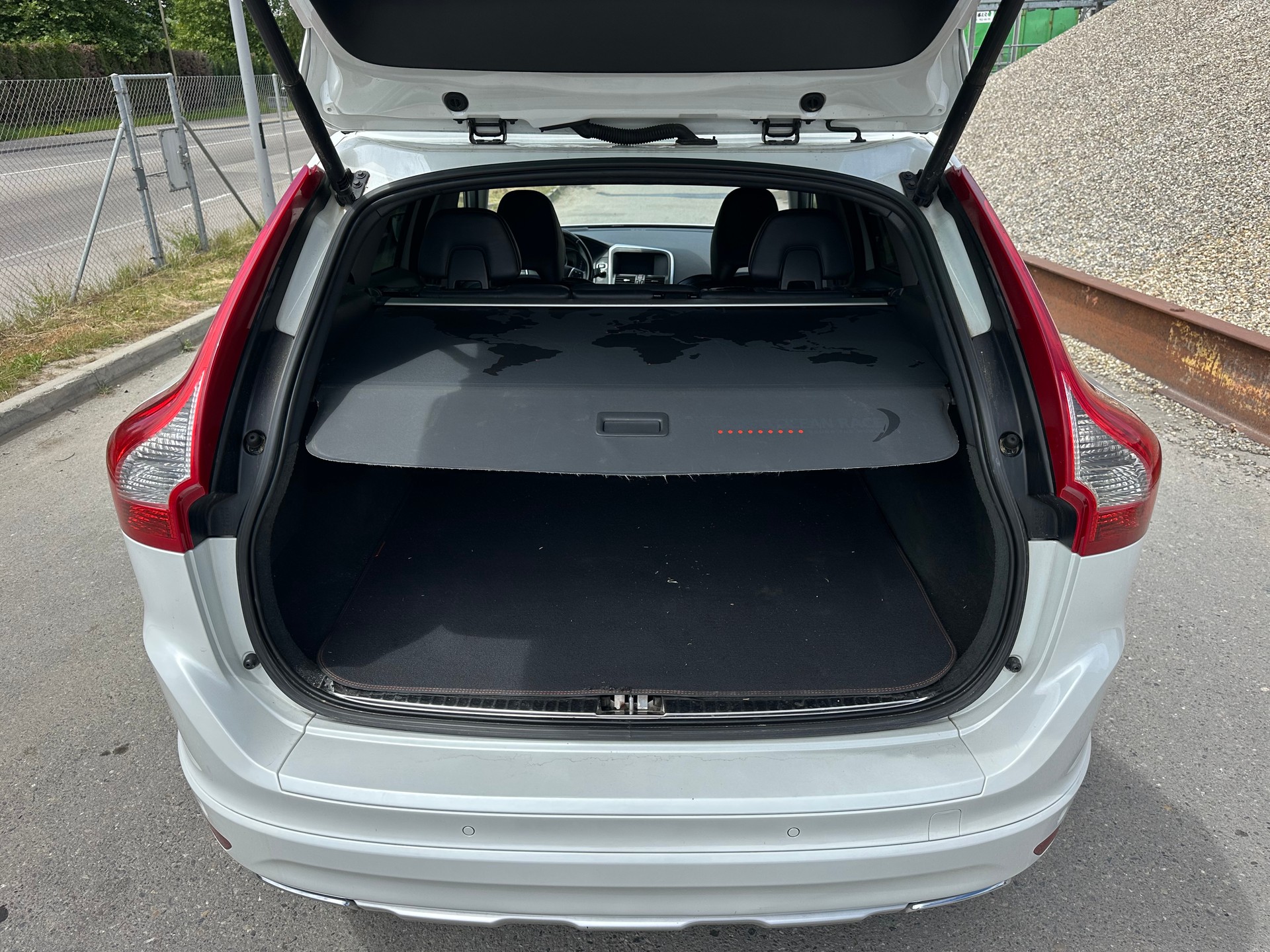 VOLVO XC60 D4 AWD OceanRace Geartronic-image-7
