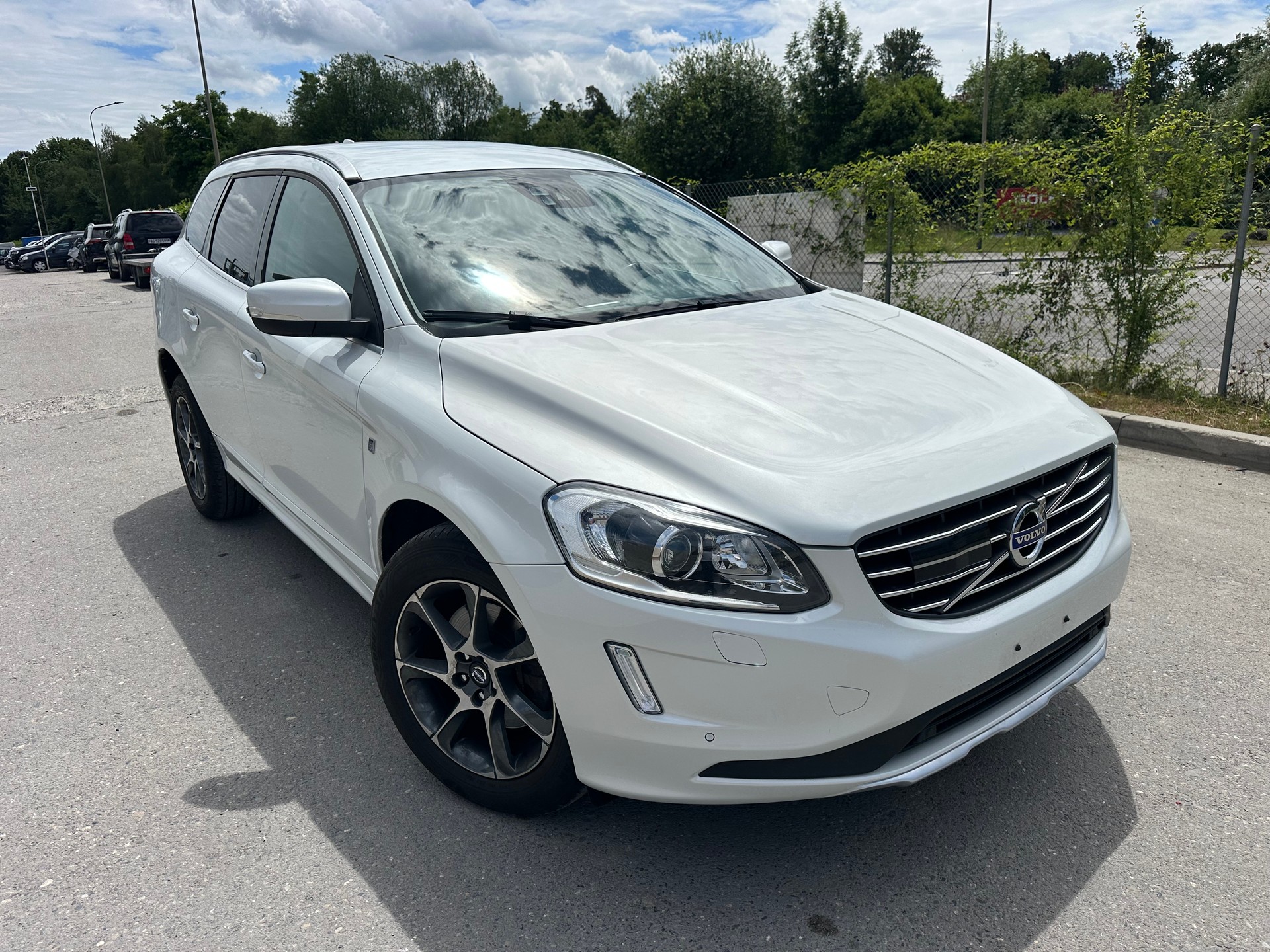 VOLVO XC60 D4 AWD OceanRace Geartronic-image-2