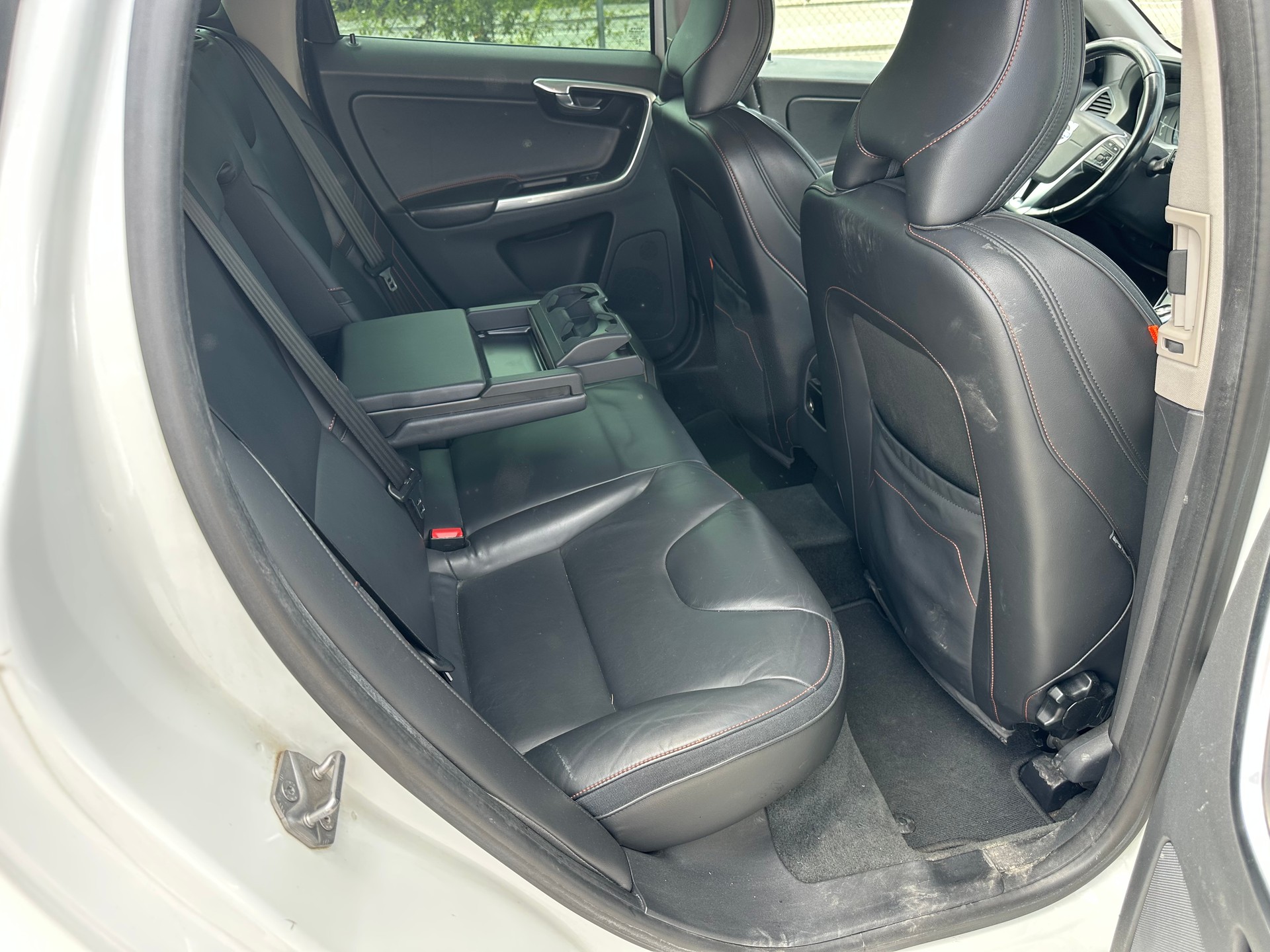 VOLVO XC60 D4 AWD OceanRace Geartronic-image-11
