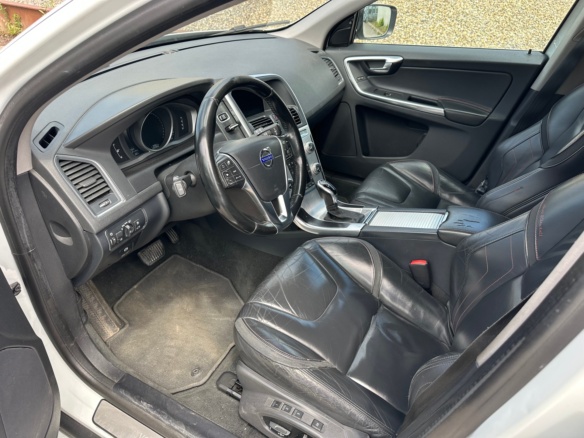 VOLVO XC60 D4 AWD OceanRace Geartronic-image-9