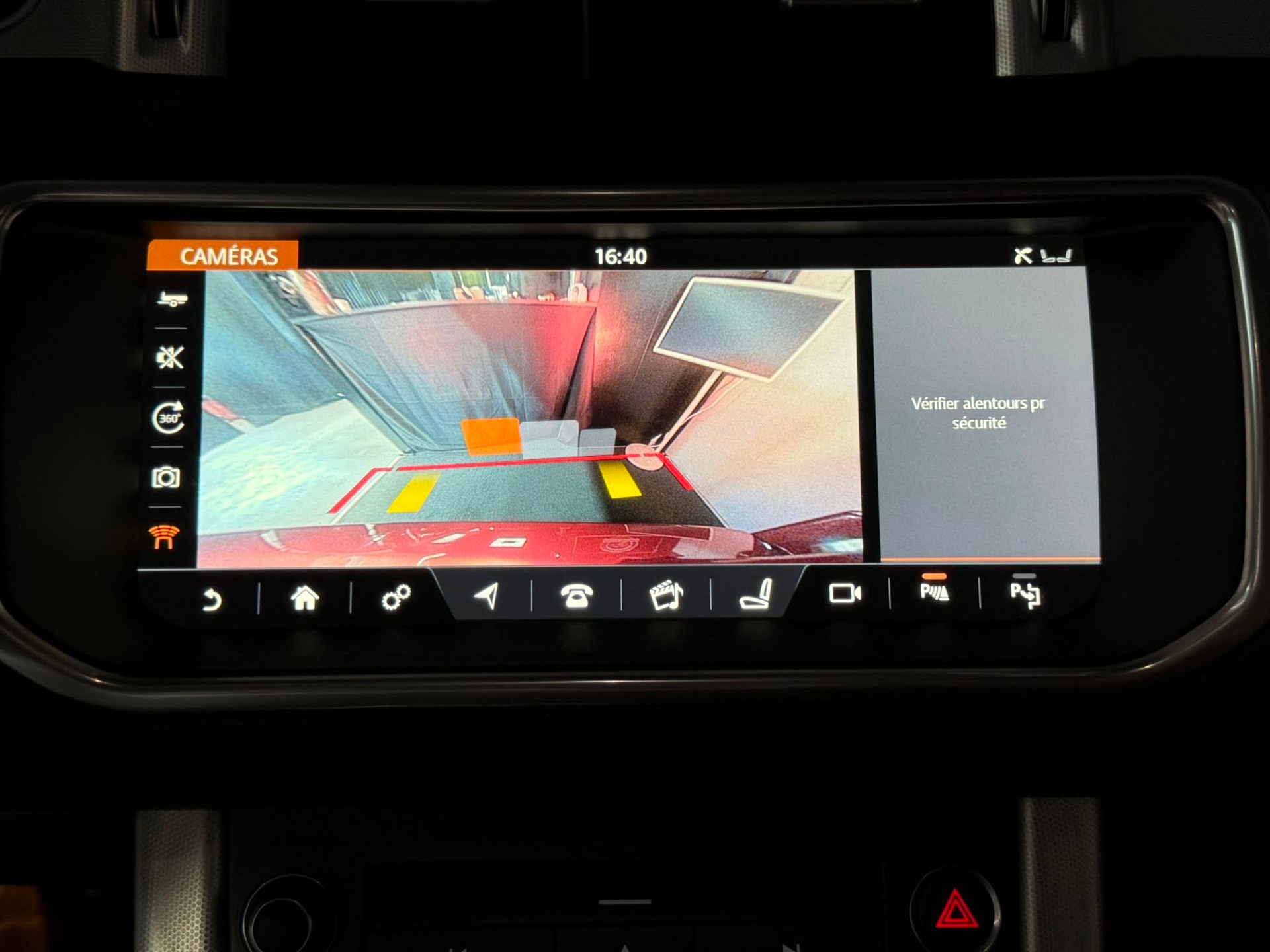 LAND ROVER Range Rover Evoque Convert. 2.0 TD4 SE Dynamic AT9-image-14