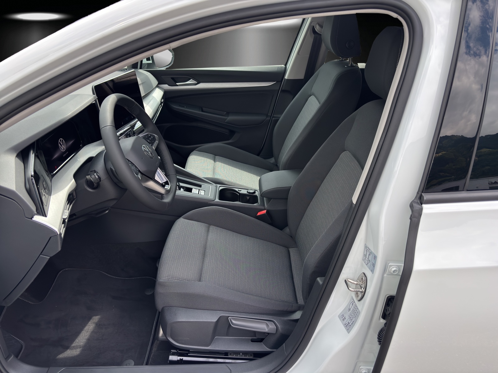 VW Golf 1.5 e TSI mHEV Basis DSG-image-9