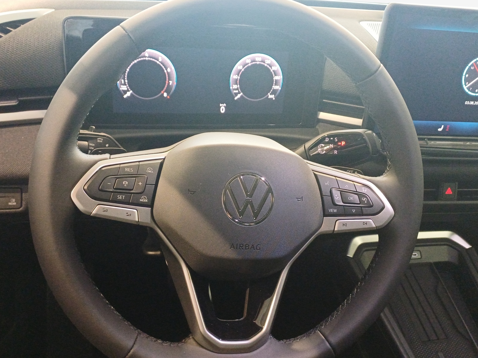 VW T-Roc 1.5 eTSI mHEV Life DSG-image-9