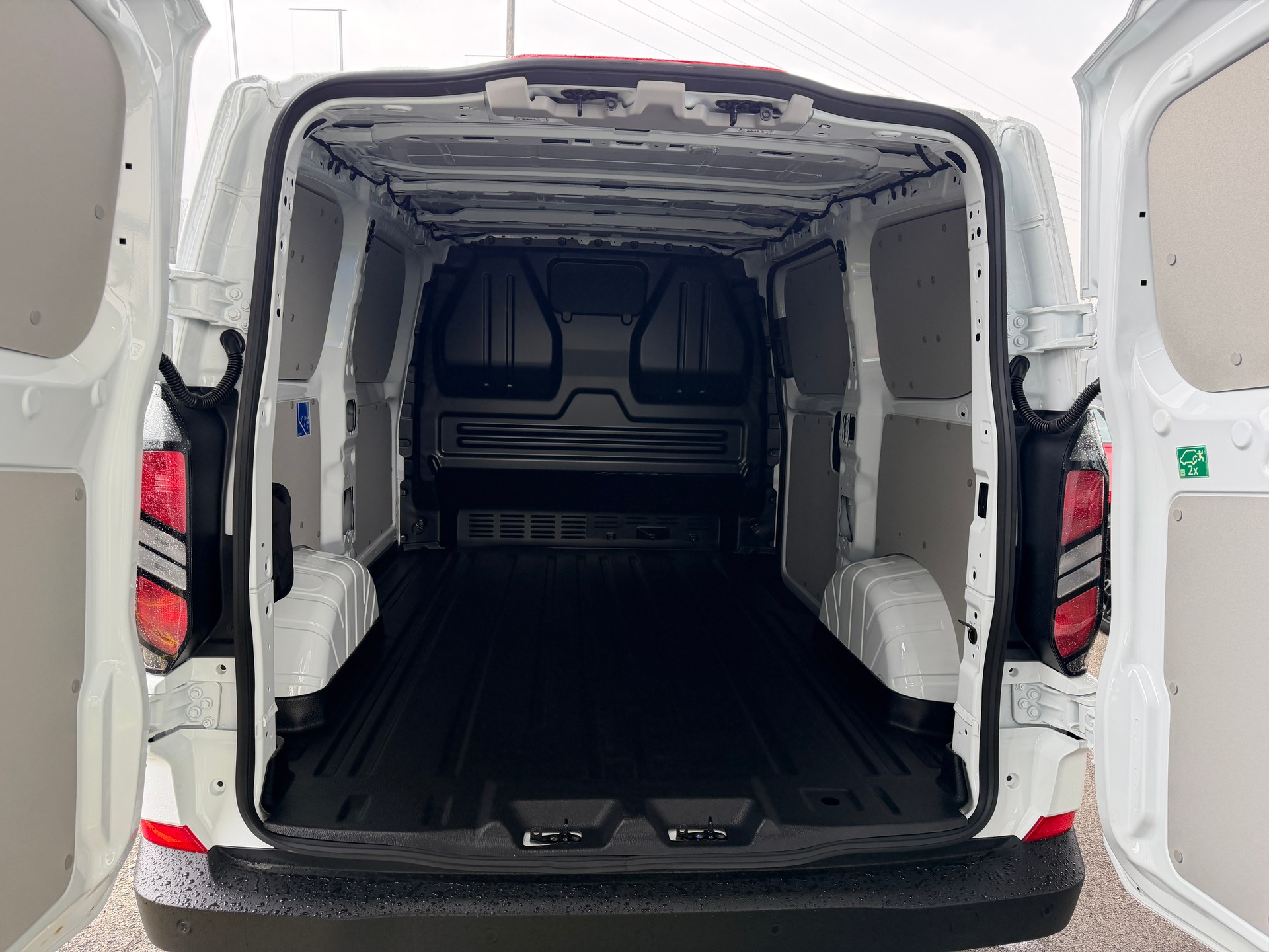 FORD Transit Custom Van PHEV 320 L1H1 Trend Automat-image-5
