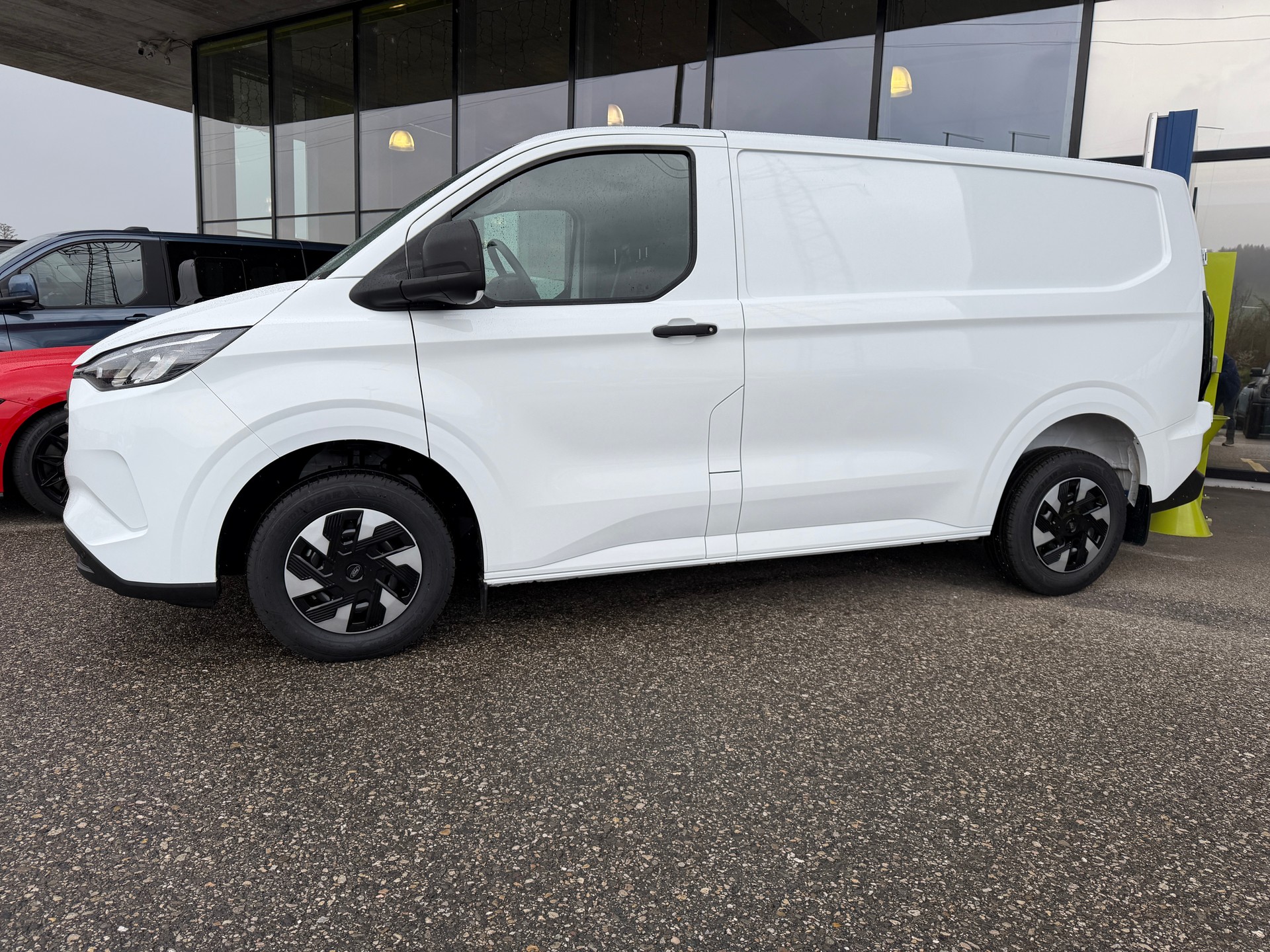 FORD Transit Custom Van PHEV 320 L1H1 Trend Automat-image-3