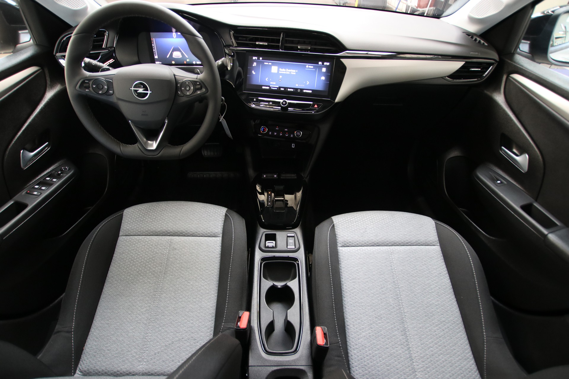 OPEL Corsa 1.2 TP Edition A-image-9