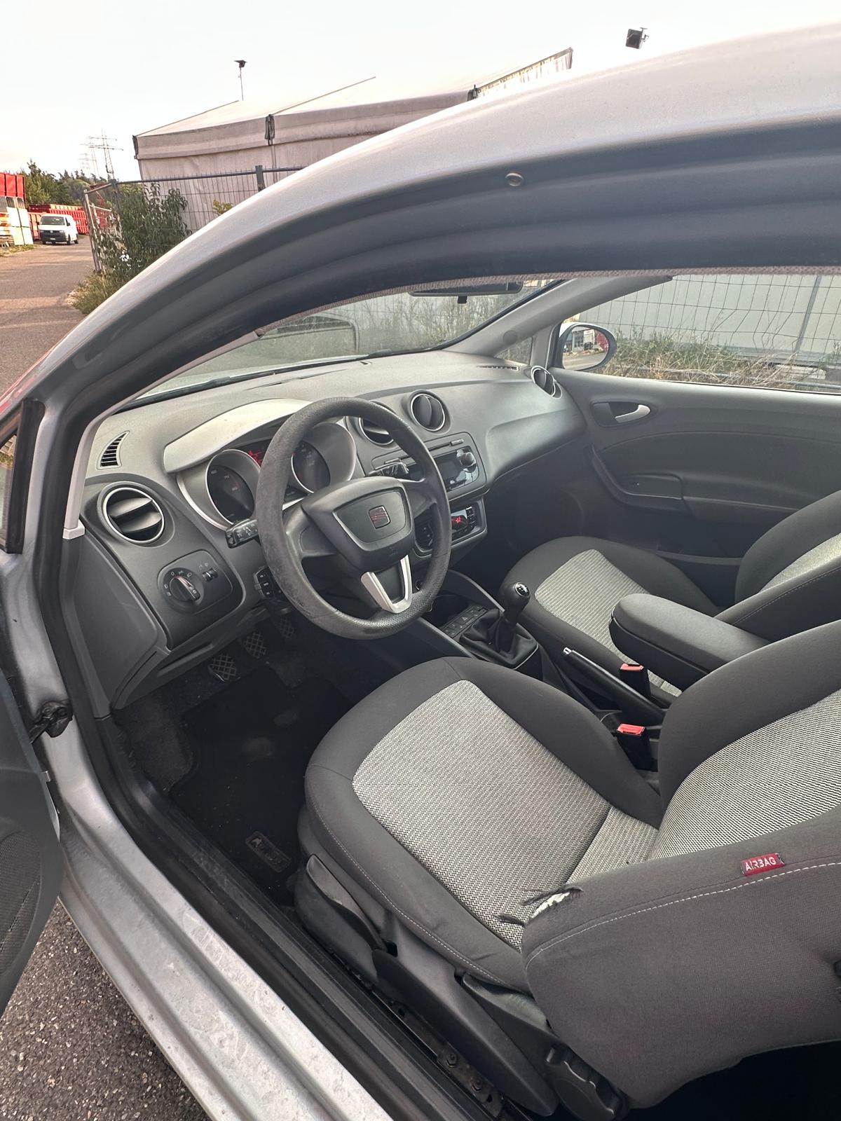 SEAT Ibiza SC 1.6 Sport-image-5