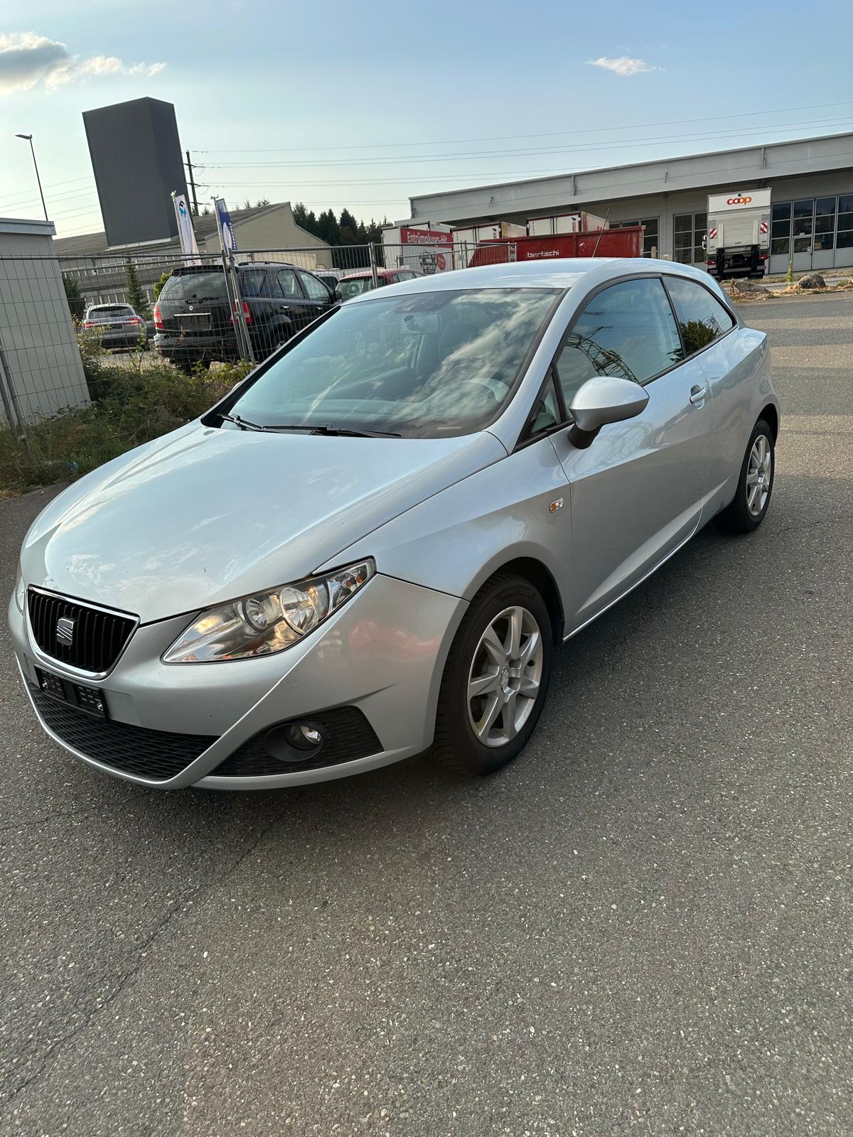 SEAT Ibiza SC 1.6 Sport-image-1