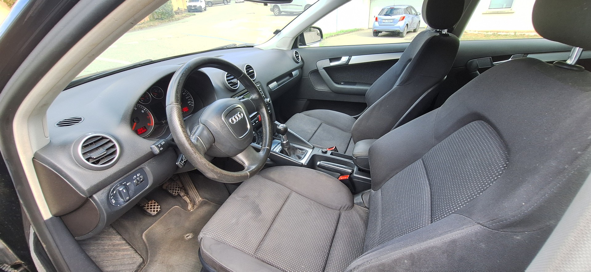 AUDI A3 Sportback 2.0 Turbo FSI Ambiente-image-8
