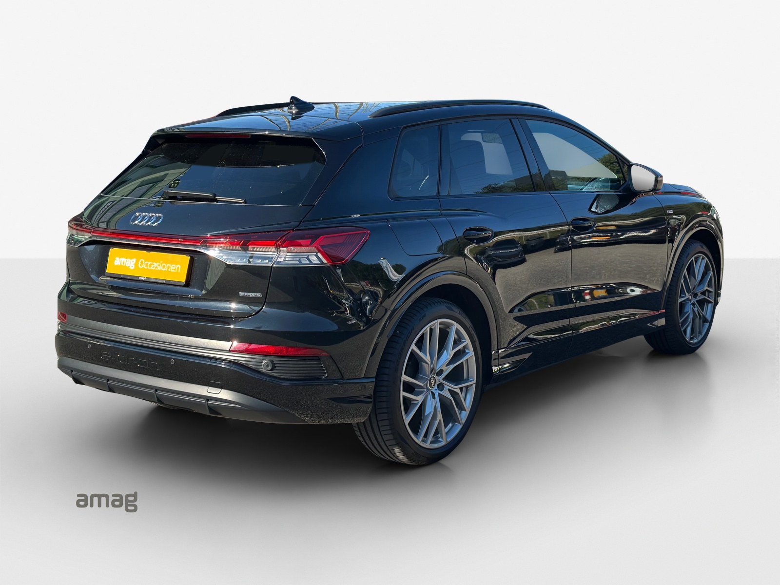 AUDI Q4 e-tron 50 quattro-image-4