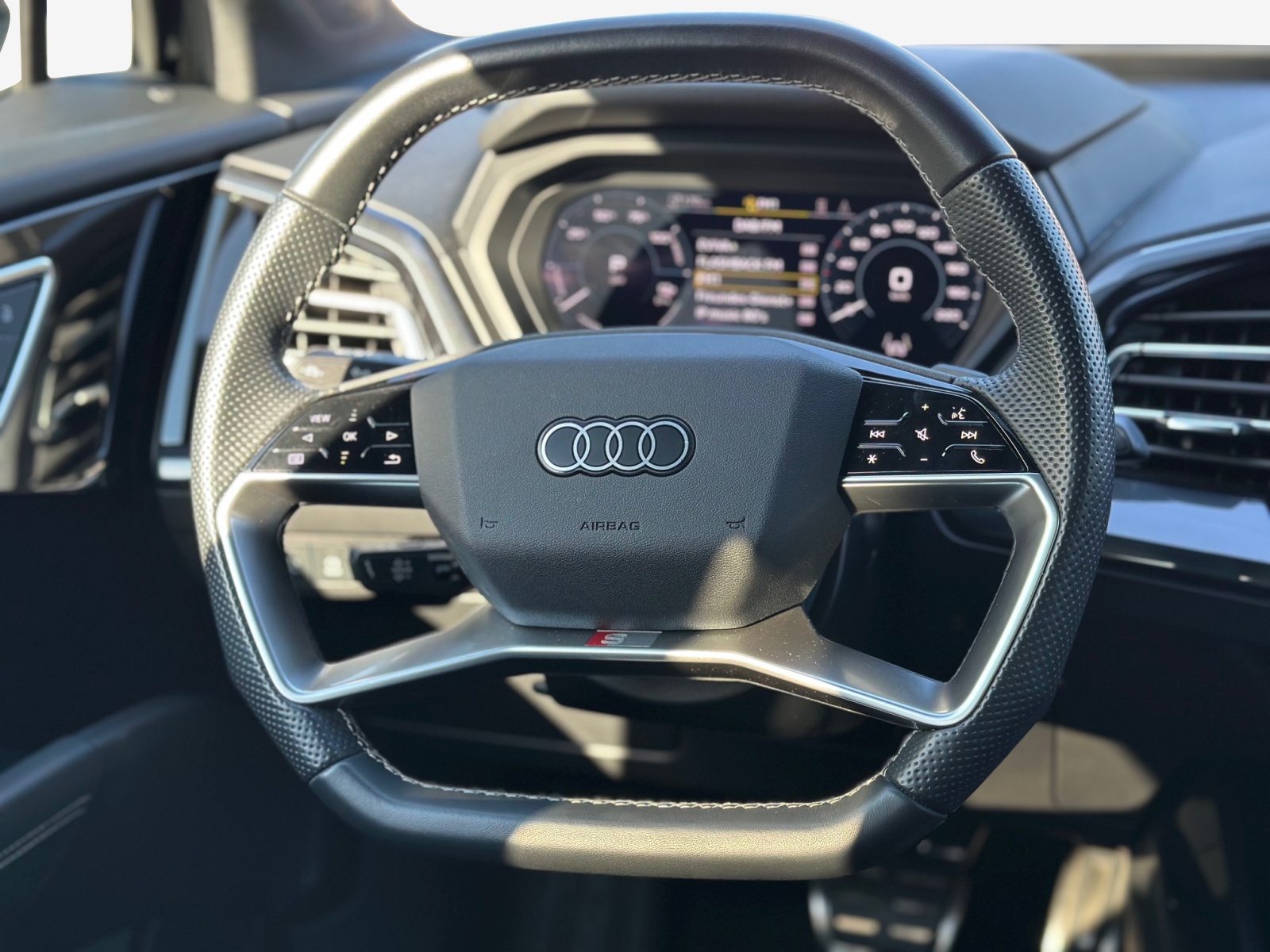 AUDI Q4 e-tron 50 quattro-image-9