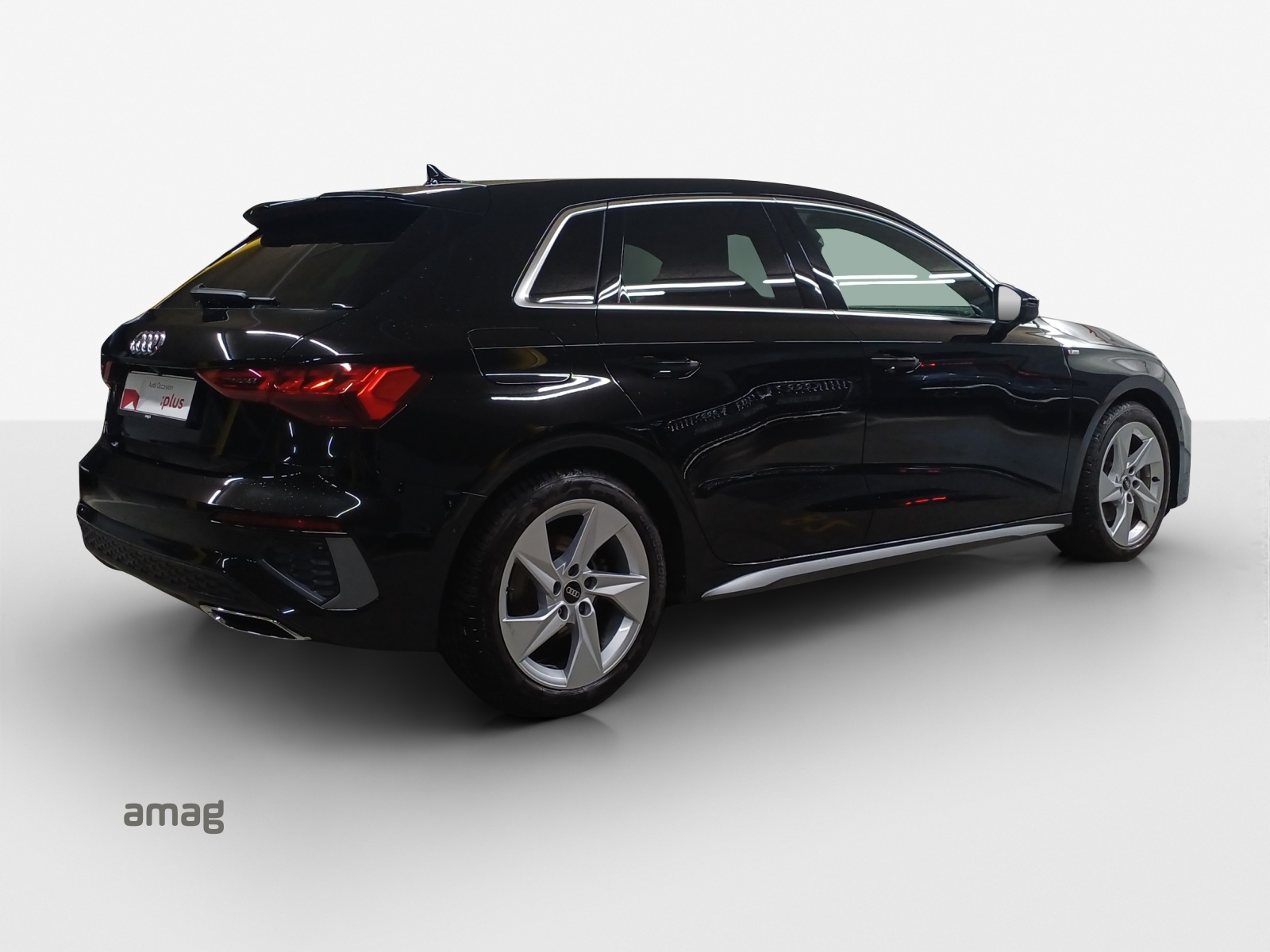 AUDI A3 Sportback 40 TFSI S line quattro S-tronic-image-4