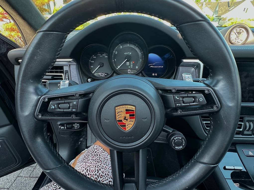 PORSCHE MACAN-image-4