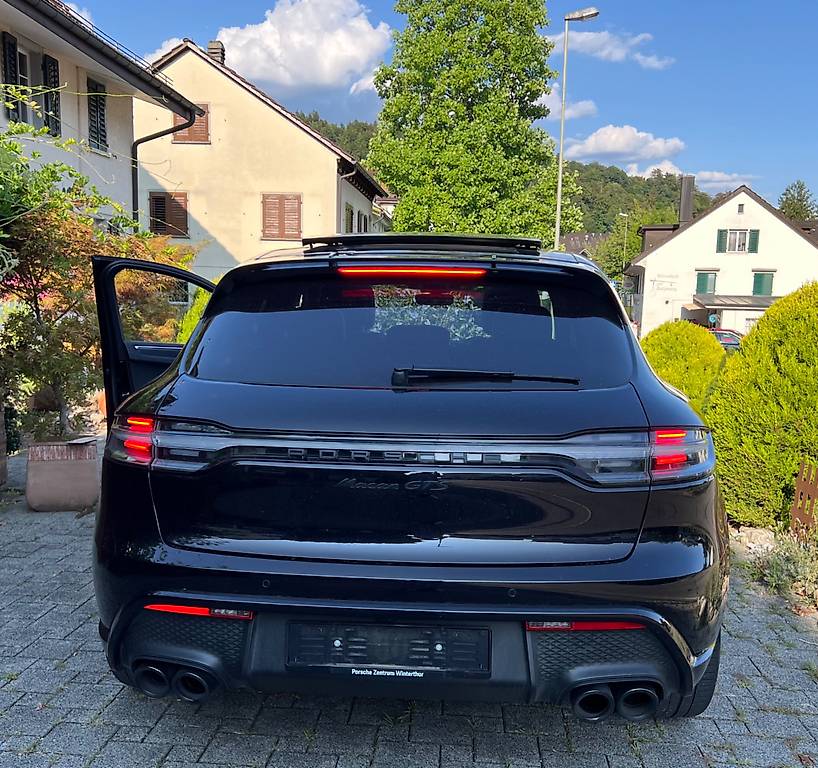 PORSCHE MACAN-image-1