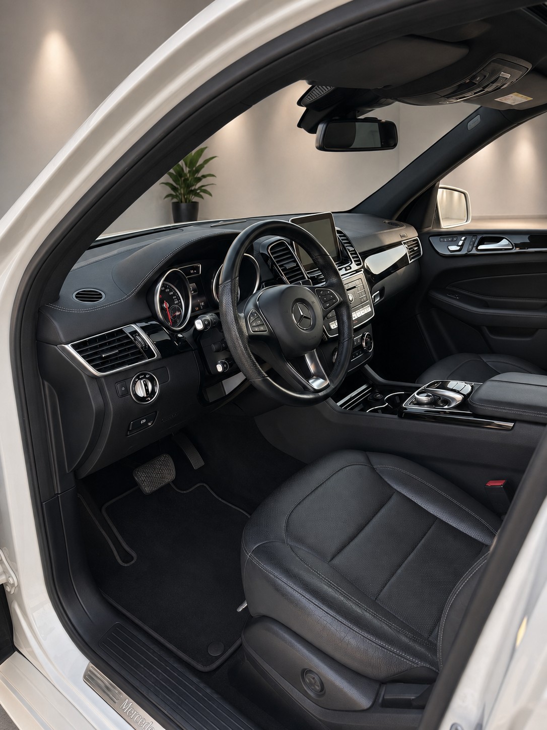 MERCEDES-BENZ GLE 350 d | 1.Hand | CH-Fahrzeug | Designo Diamantweiss | AMG Line | KEYLESS-GO | AHK | 360° Kamera | Softclose**-image-9