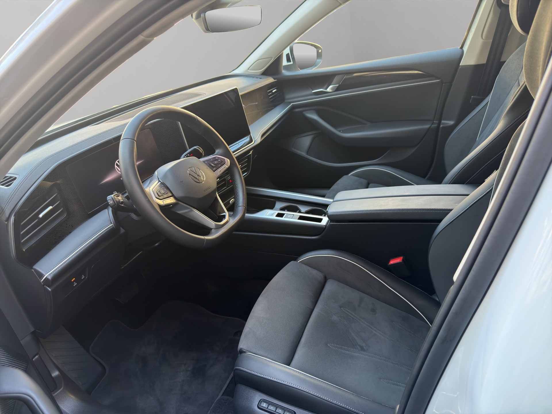VW Passat Variant 2.0 TDI evo Business 4 Motion DSG-image-10
