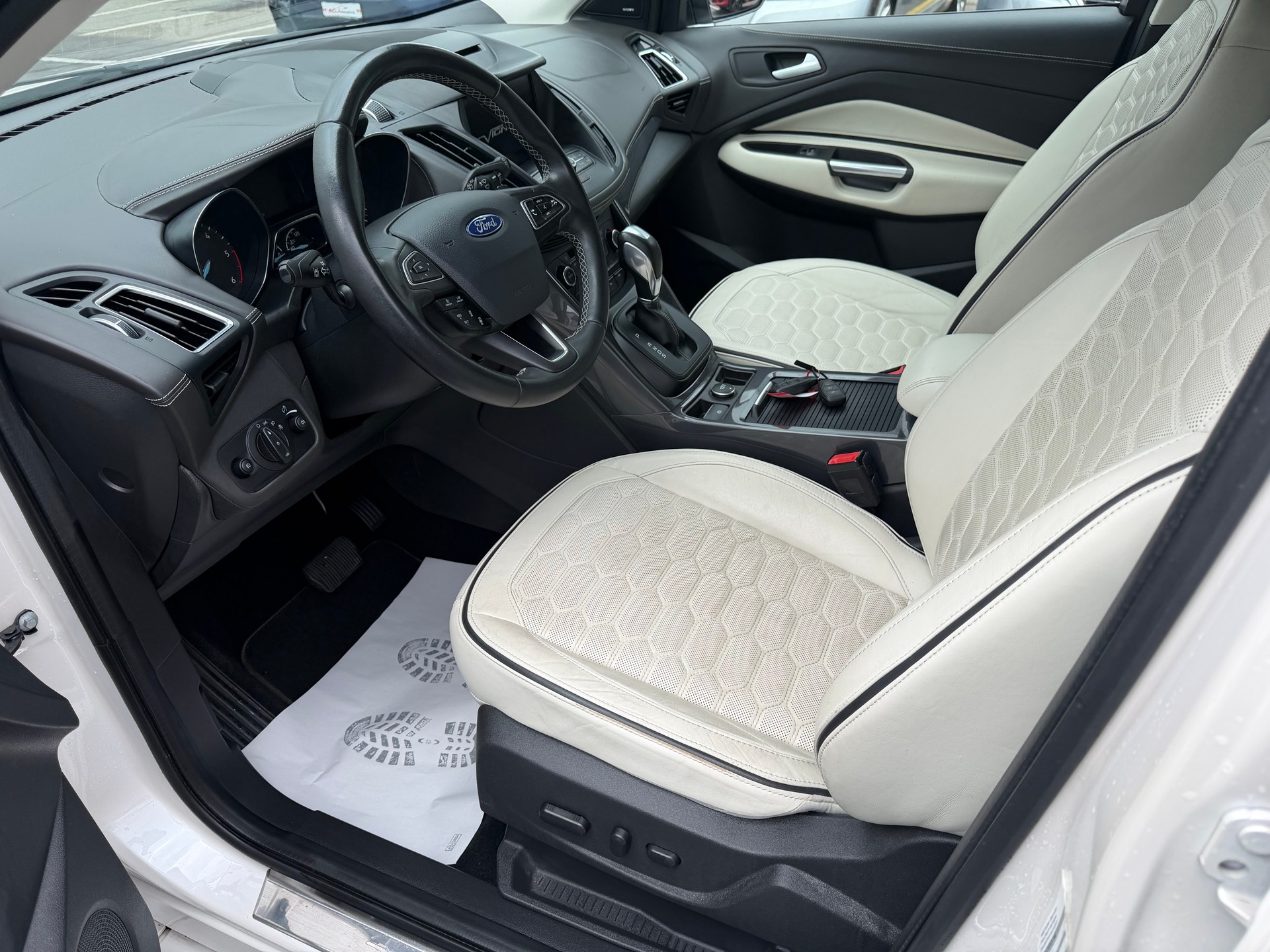 FORD Kuga 2.0 TDCi Vignale 4WD PowerShift-image-7
