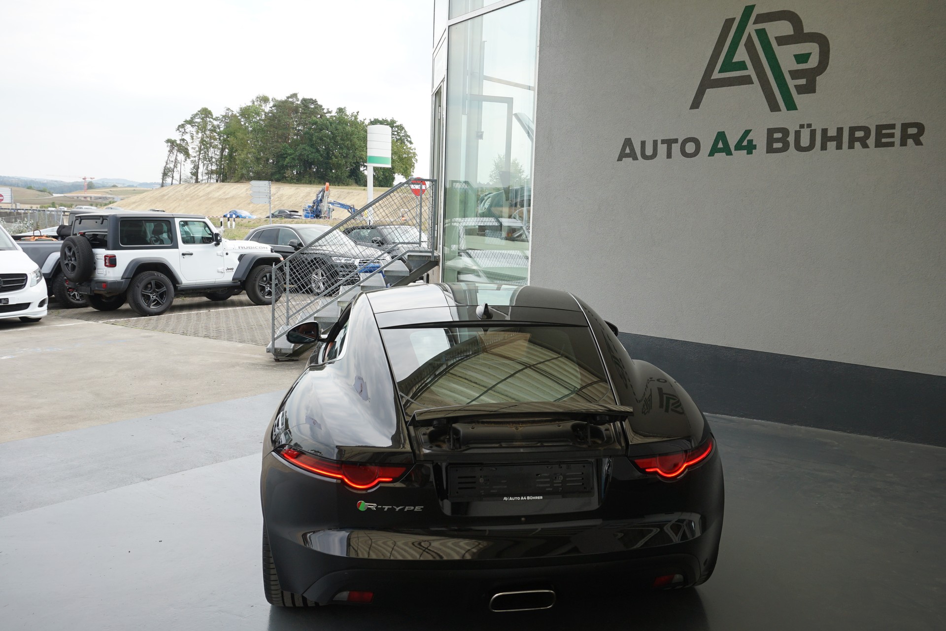JAGUAR F-Type 2.0 I4 R-Dynamic 300PS Coupé-image-7
