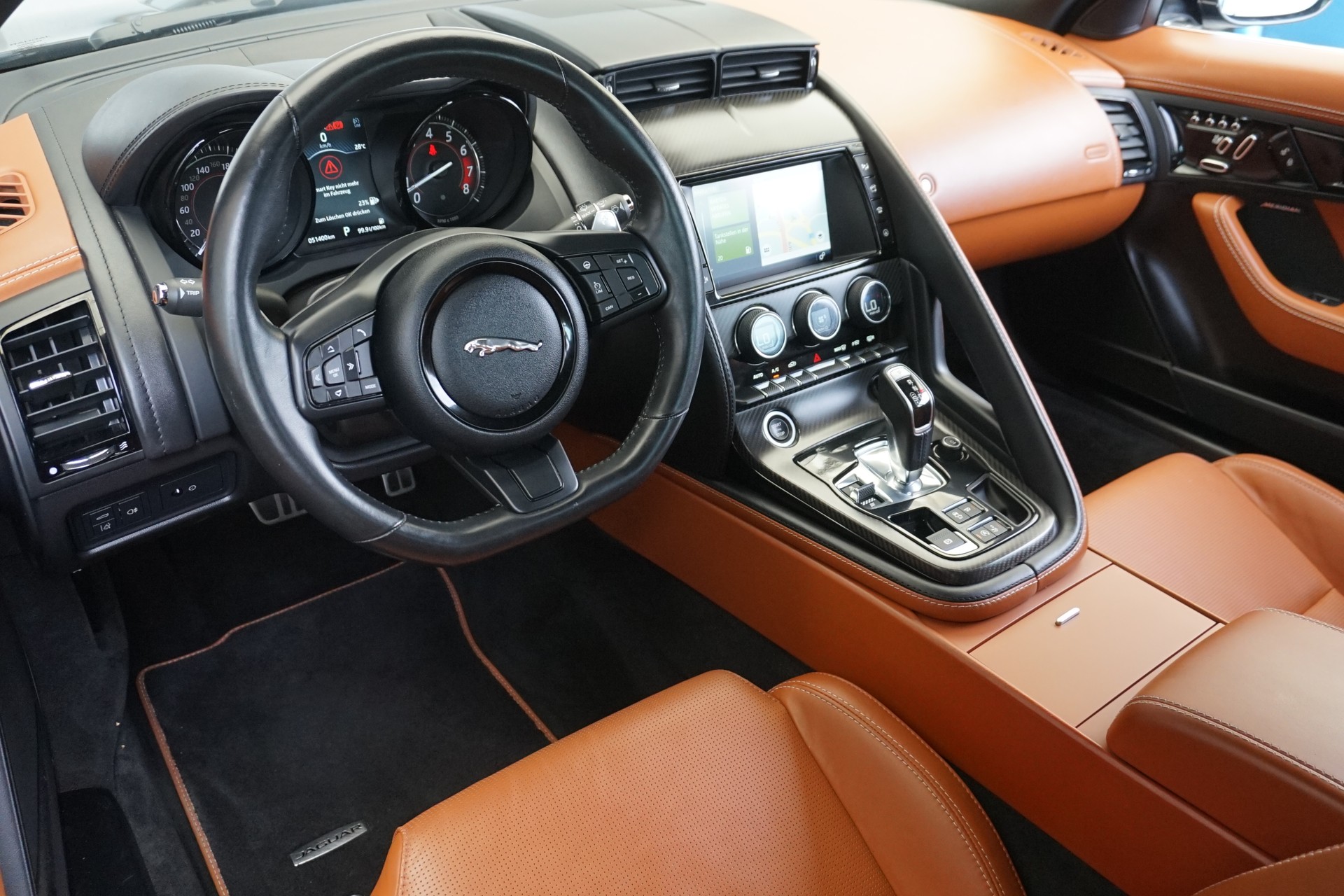JAGUAR F-Type 2.0 I4 R-Dynamic 300PS Coupé-image-19