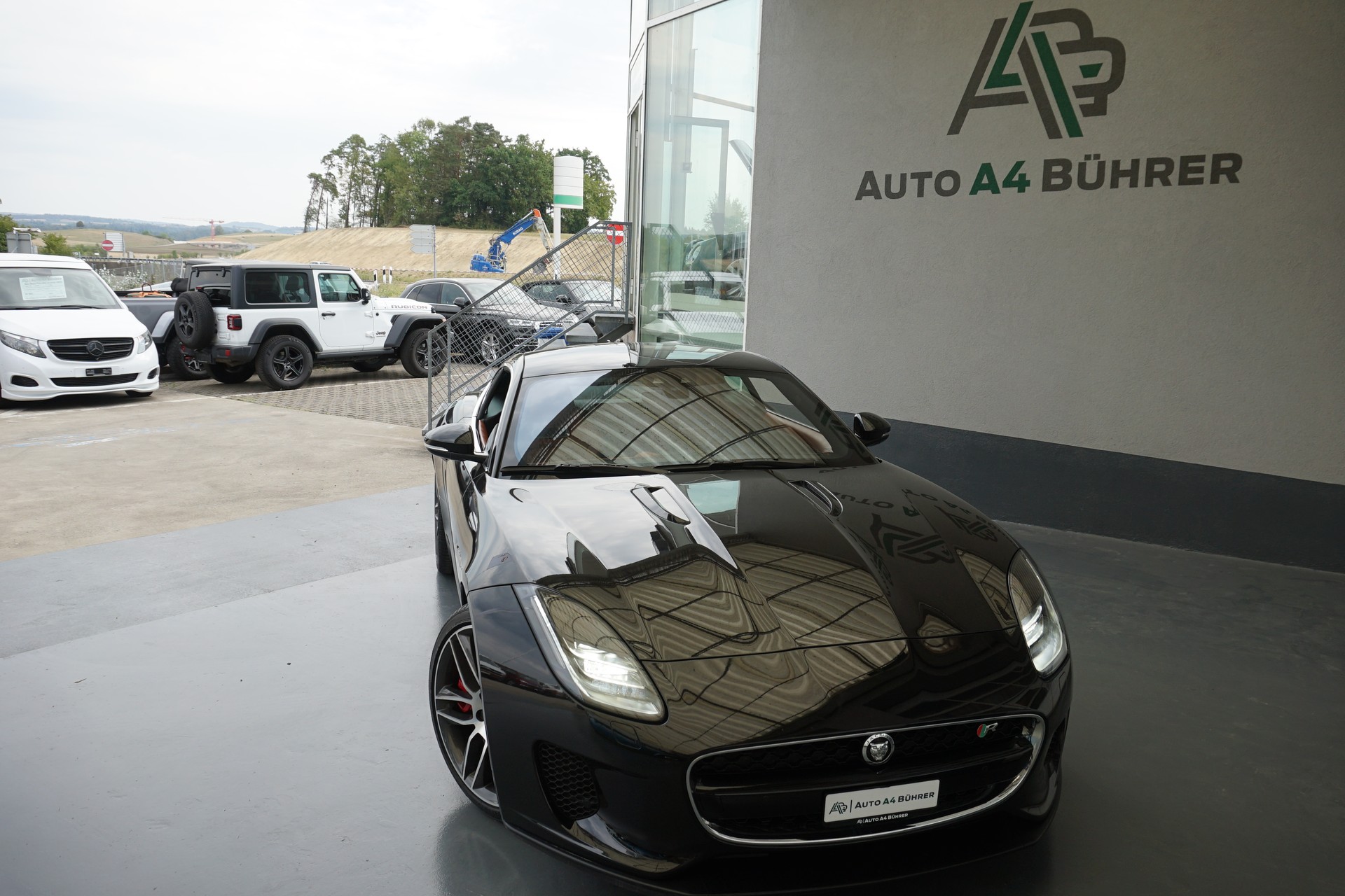 JAGUAR F-Type 2.0 I4 R-Dynamic 300PS Coupé-image-3